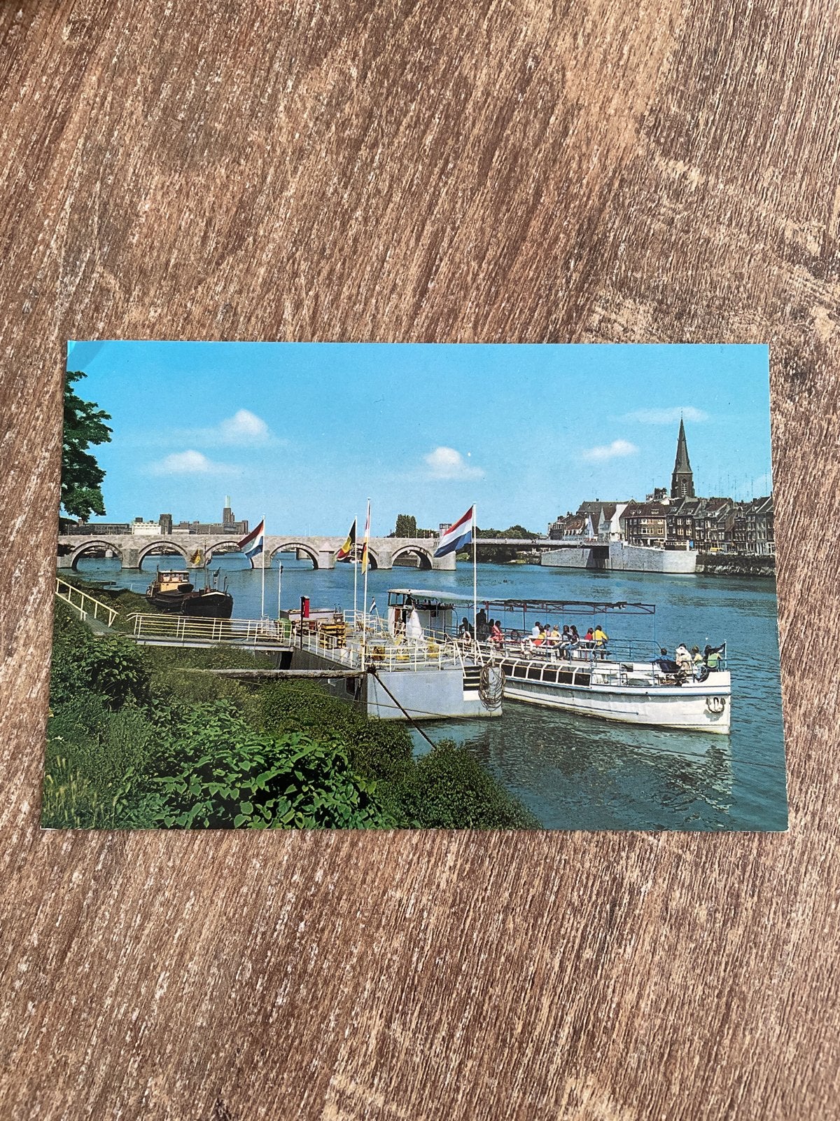 Oude Ansichtkaart Maastricht Maasoever met afvaartsteiger, Ophalen of Verzenden, 1960 tot 1980, Ongelopen, Limburg