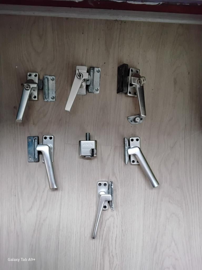 AXA raamhandels, Ophalen, Zo goed als nieuw, Rvs, Klink of Kruk