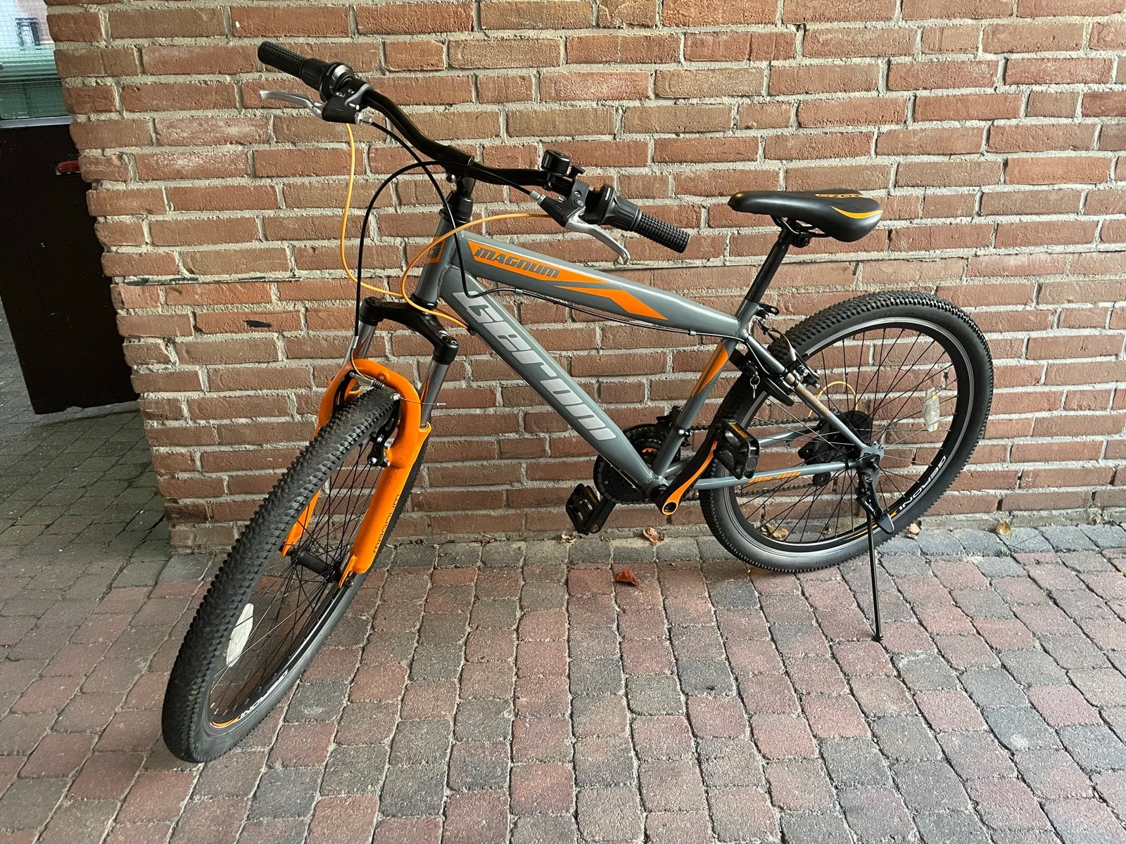 26 inch. Mountainbike jongens - Grijs/Oranje, Hardtail, Heren, 49 tot 53 cm, Zo goed als nieuw