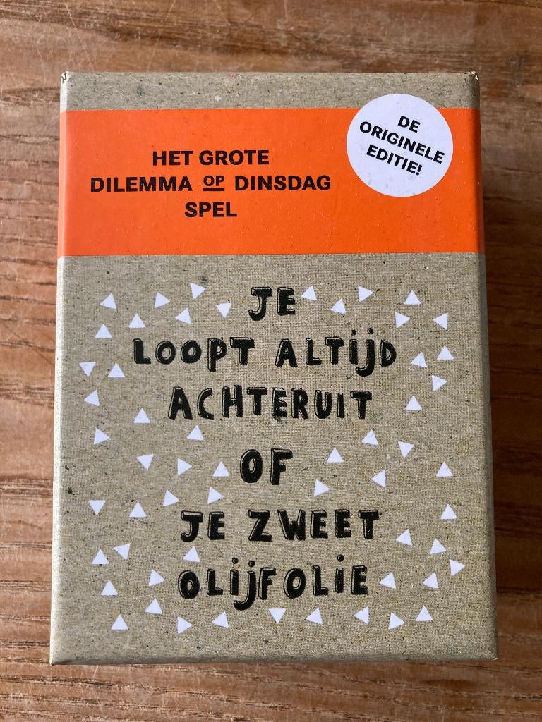 Het grote dilemma op dinsdag spel (2-10 spelers, 12+jr) zgan, Vijf spelers of meer, Ophalen of Verzenden, Zo goed als nieuw, BIS Publishers