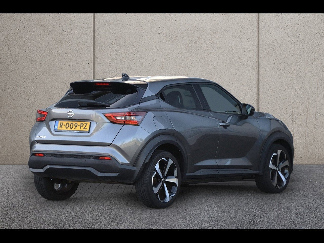 Foto 4 van Nissan Juke 1.0 DIG-T Tekna Automaat | Navigatie | Stoelverw