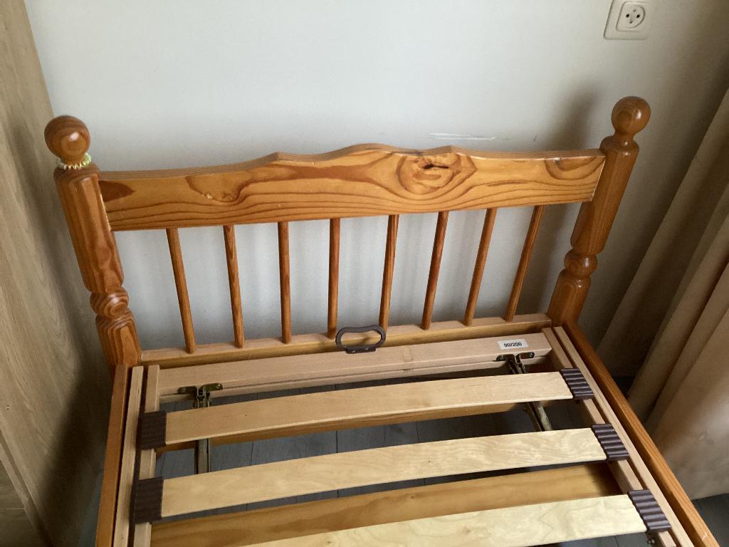 Massief houten bed, Ophalen, 90 cm, Eenpersoons, Bruin