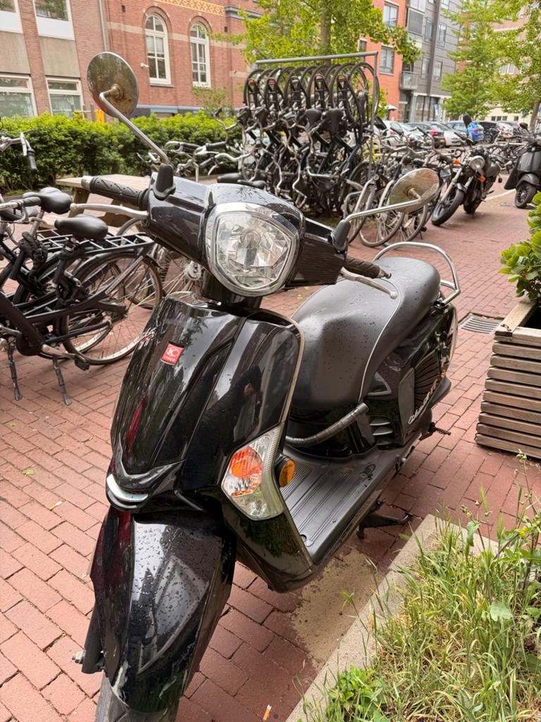 Kymco Like Bromscooter uit 2018 - Zwart, Fietsen en Brommers, Scooters | Kymco, Ophalen, Gebruikt, Maximaal 45 km/u, Like