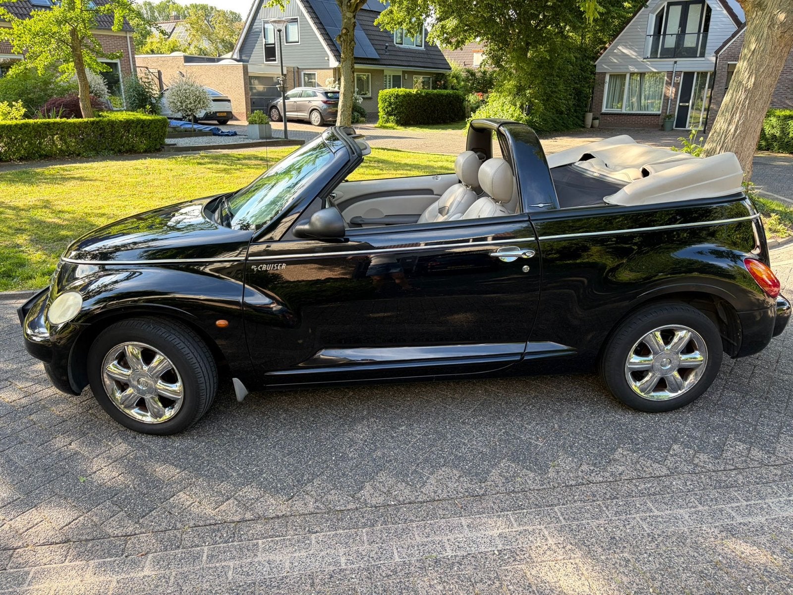 Chrysler PT Cruiser 2.4 I 16V Cabrio AUT 2005 Zwart, Auto's, Chrysler, 450 kg, Beige, Cabriolet, 4 stoelen