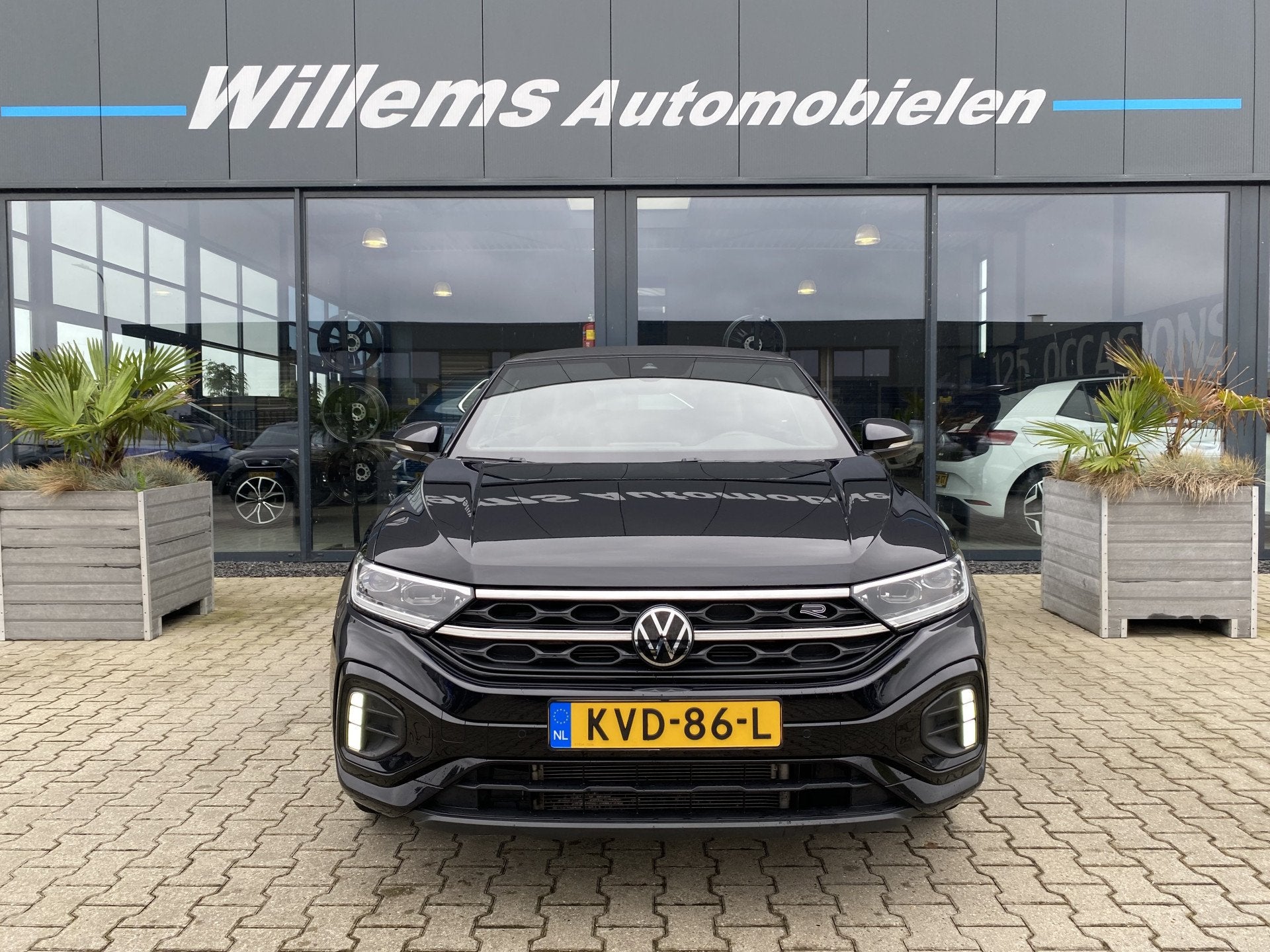 Volkswagen T-Roc Cabriolet Black Style 1.5TSI DSG 150PK R-li, Auto's, Dealer onderhouden, 4 cilinders, Alcantara, Bedrijf