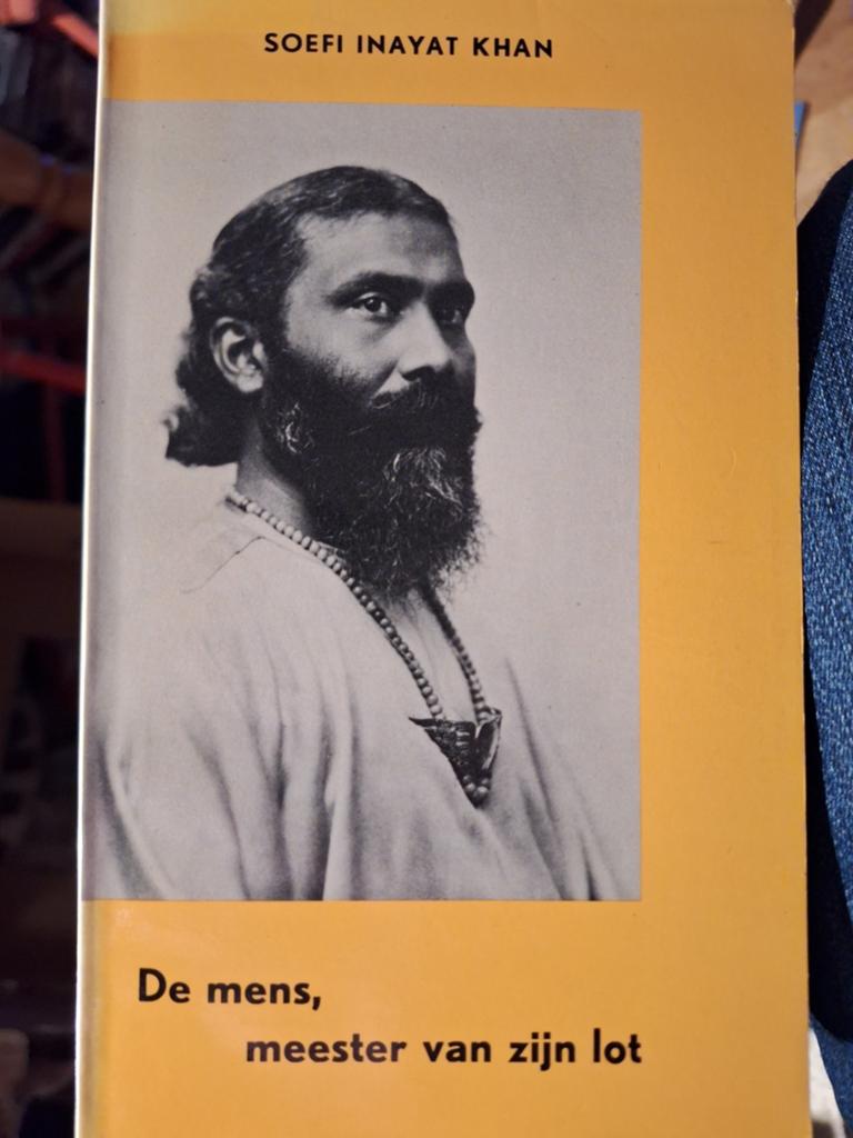 De mens, meester van zijn lot - Inayat Khan, Ophalen of Verzenden, Gelezen, Spiritualiteit algemeen, Achtergrond en Informatie