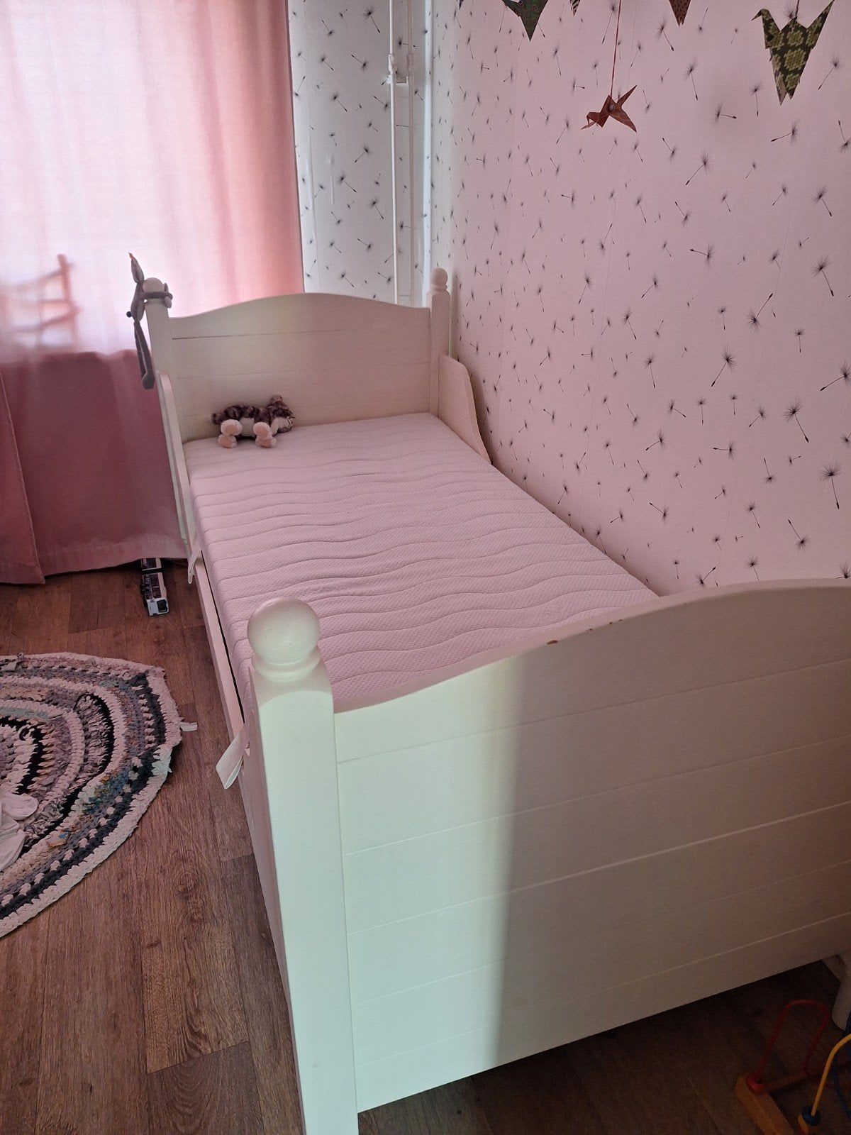 Stevig meisjesbed met lattenbodem en matras, Ophalen, Gebruikt, 90 cm, Eenpersoons