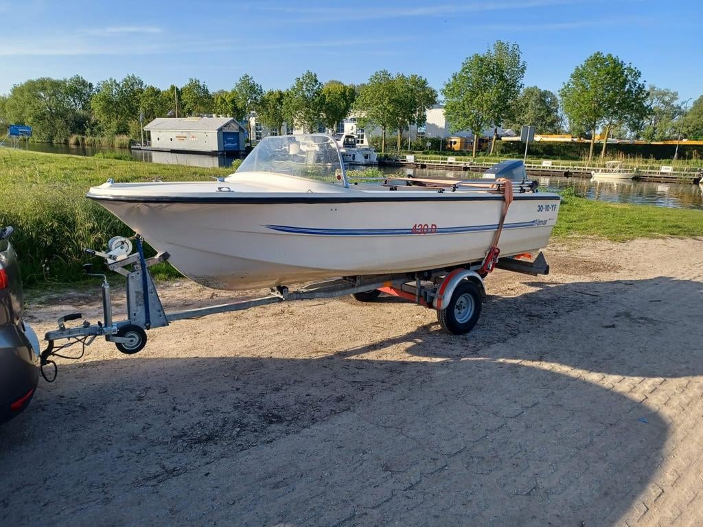 Fijne 55 pk almarine 430 motorboot met trailer, Watersport en Boten, Vis- en Consoleboten, Ophalen, Gebruikt, 3 tot 6 meter, Buitenboordmotor