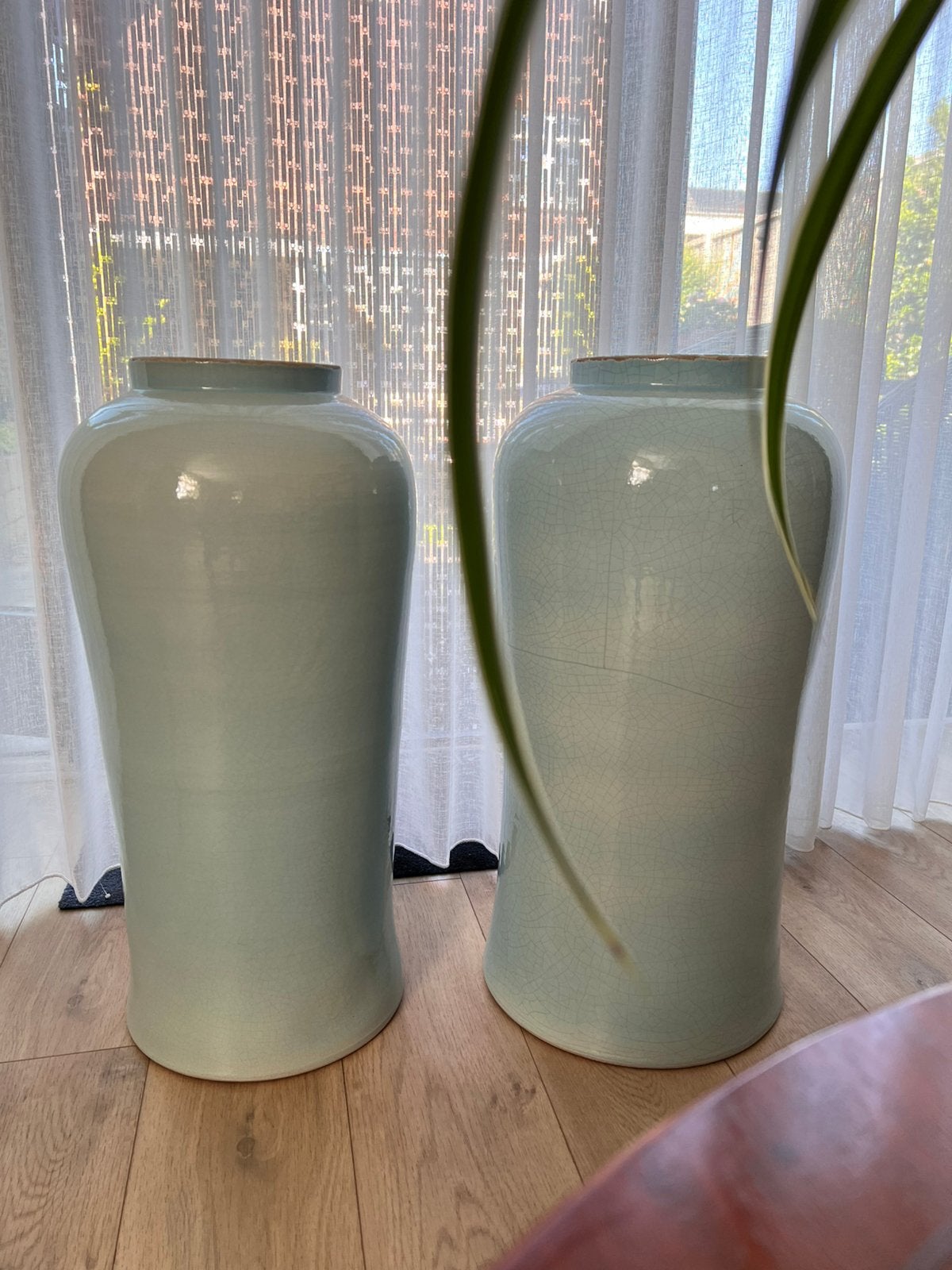 2 hoge potten lichtblauw Jelle quint, Huis en Inrichting, Ophalen, Overige materialen, Blauw, Zo goed als nieuw