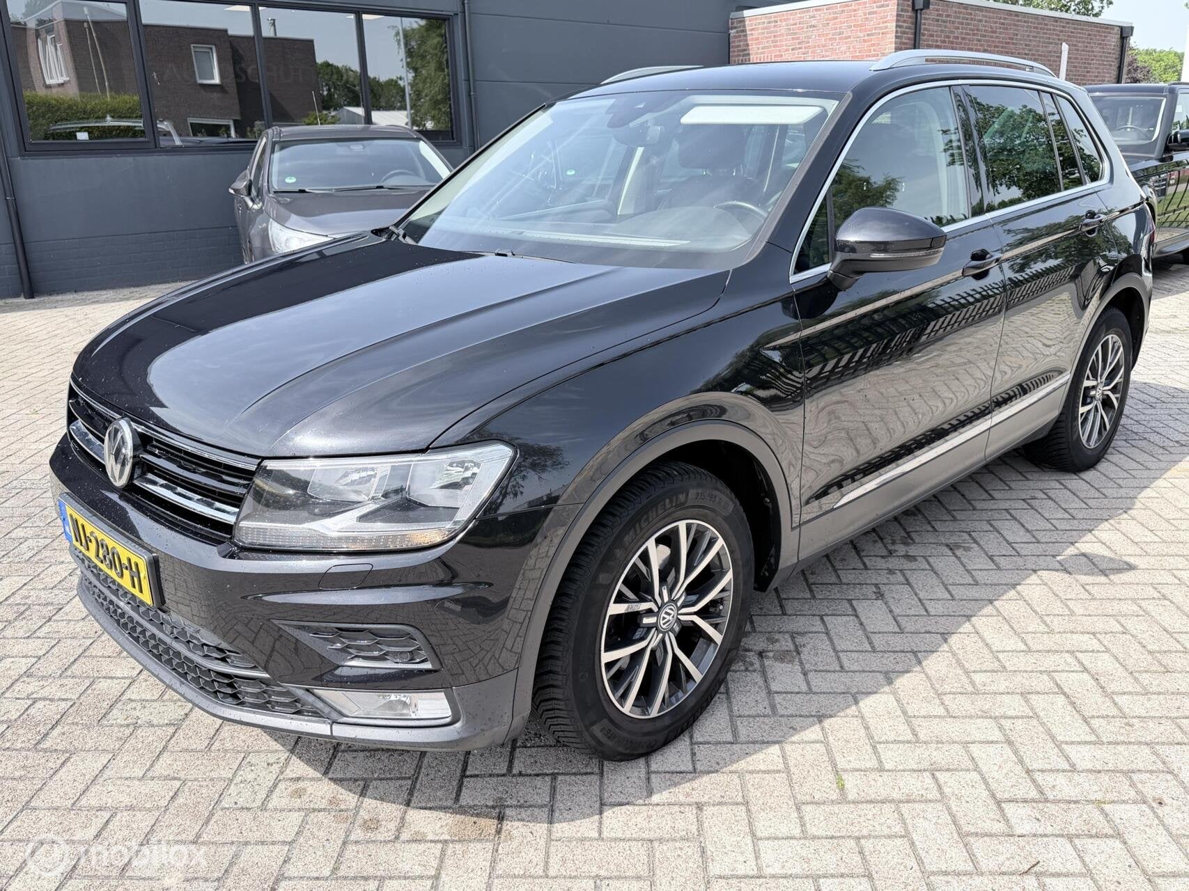 Volkswagen Tiguan 2.0 TDI Comfortline NAVI / ELEKTR.TREKHAAK, Auto's, Gebruikt, Euro 6, 4 cilinders, Zwart