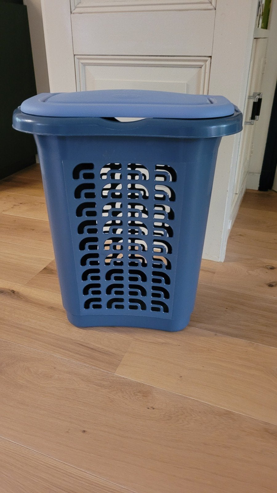 Grote en stevige Rubbermaid wasmand met deksel, Ophalen of Verzenden
