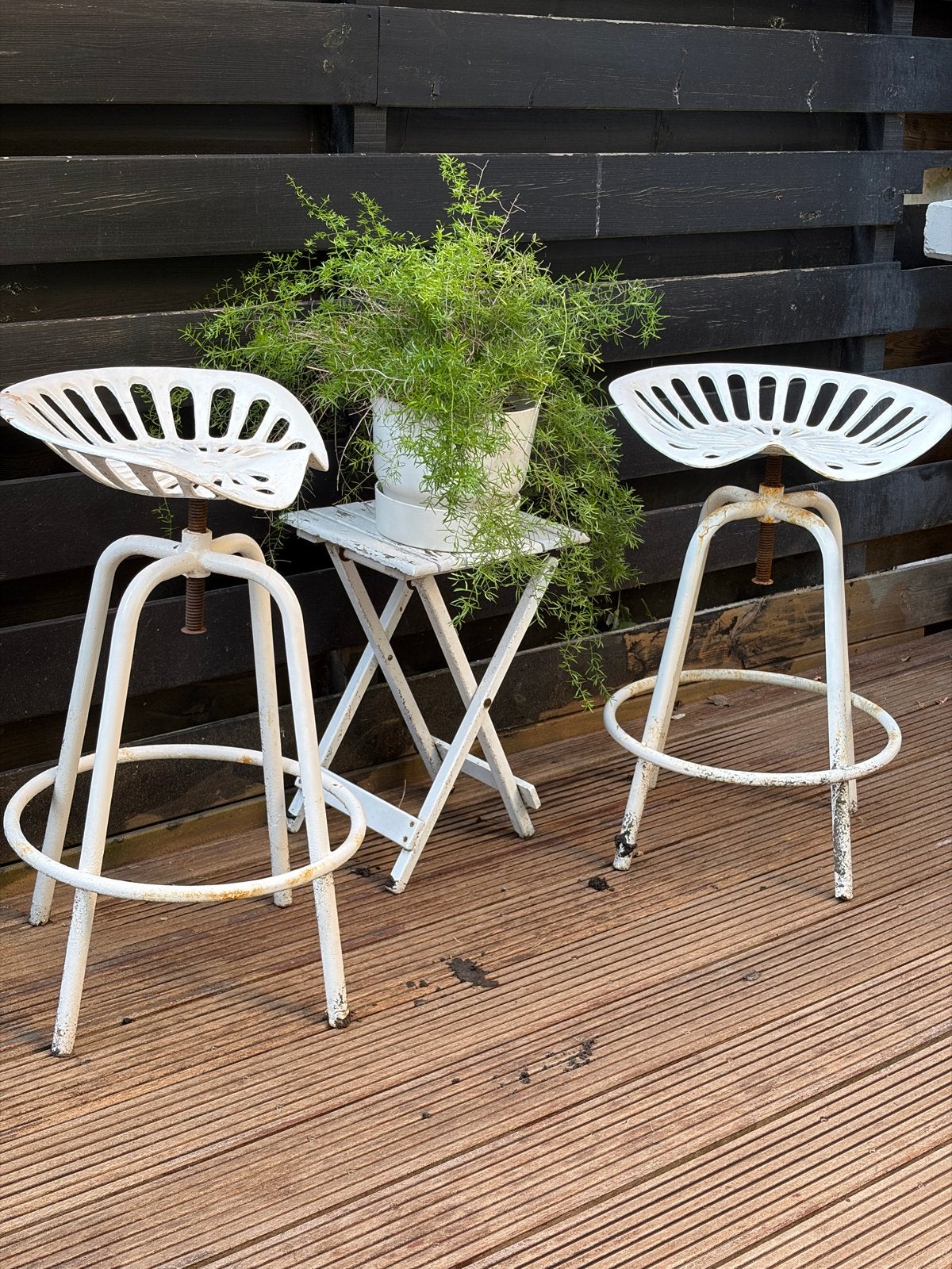 Two Vintage White Bar Stools – €15 for the Pair, Ophalen, Wit, Metaal, Eén