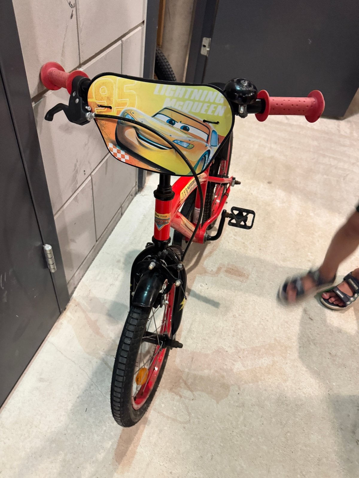 Kinderfiets Cars Bliksem McQueen - 16 inch, Ophalen, Gebruikt, Terugtraprem, 16 tot 20 inch