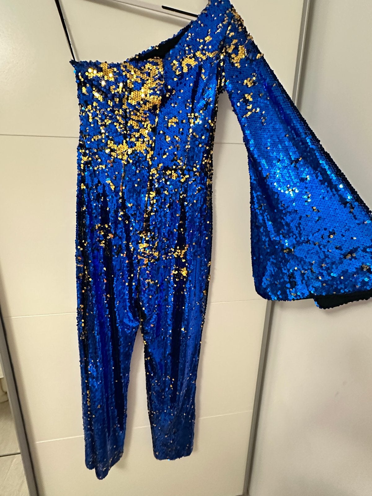 Opvallende blauwe jumpsuit met gouden pailletten, maat 40, Kleding | Dames, Ophalen of Verzenden, Zo goed als nieuw, Maat 38/40 (M)