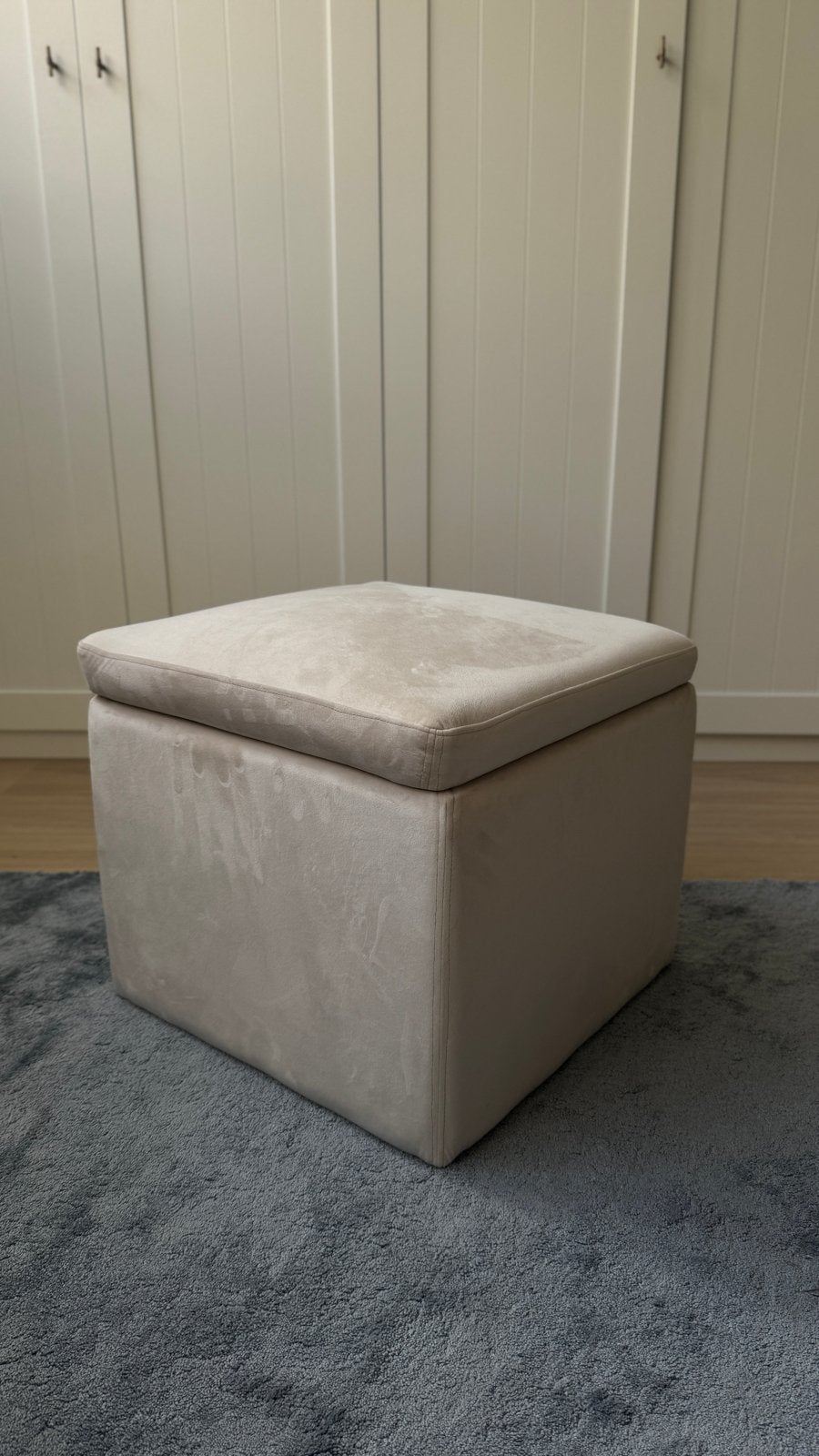 Velvet poef Winou met opbergruimte - Westwing, Ophalen, Zo goed als nieuw, Stof, 50 tot 75 cm