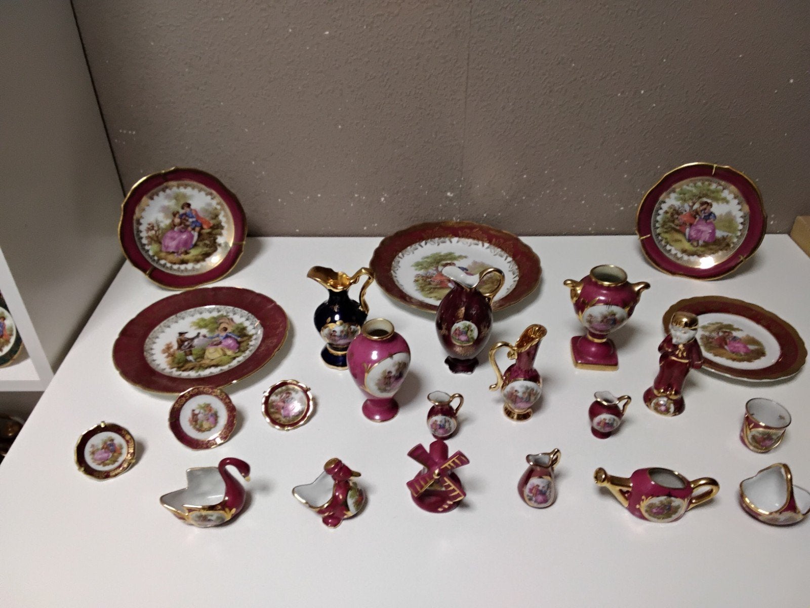 Antieke miniatuur porseleinen serviescollectie, Ophalen