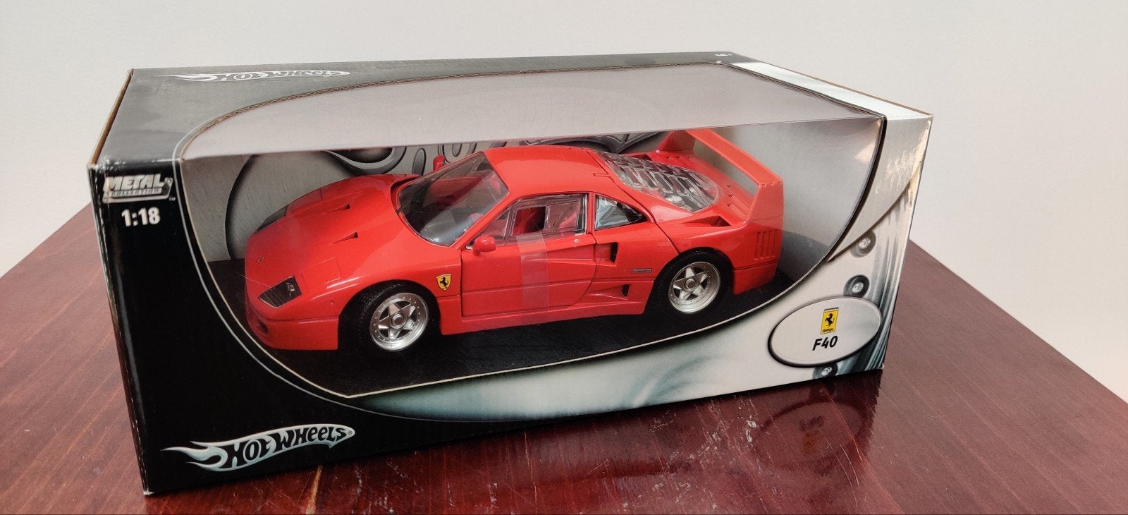 Hot Wheels Ferrari F40 1:18 - Nieuw in ongeopende doos, Hobby en Vrije tijd, Modelauto's | 1:18, Ophalen of Verzenden, Nieuw, Auto