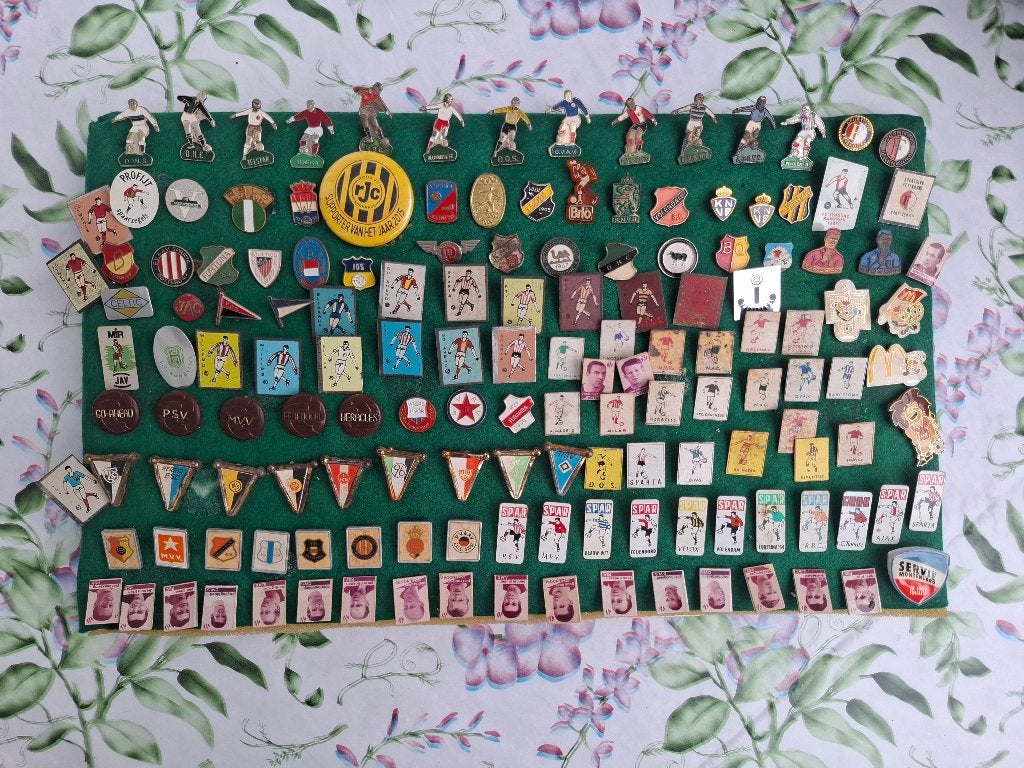 Voetbal speldjes verzameling Ajax Feyenoord PSV Arsenal EDO, Verzamelen, Speldjes, Pins en Buttons, Verzenden, Gebruikt, Sport
