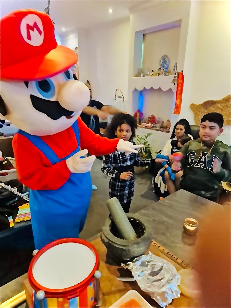 Super Mario mascotte met acteur op jouw verjaardagsfeestje!, Ophalen, Zo goed als nieuw, Verjaardag