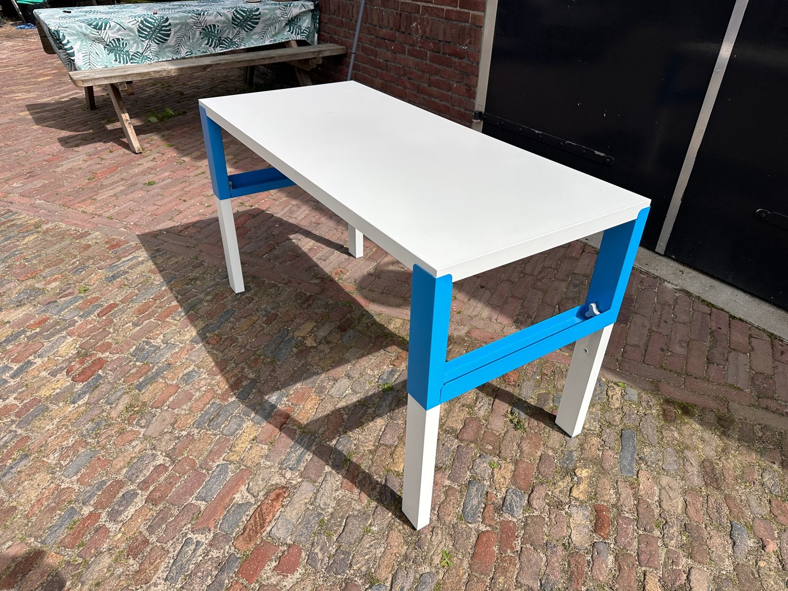 IKEA PÅHL verstelbaar kinderbureau wit/blauw, Huis en Inrichting, Bureaus, Ophalen, 128 cm, In hoogte verstelbaar, Zo goed als nieuw