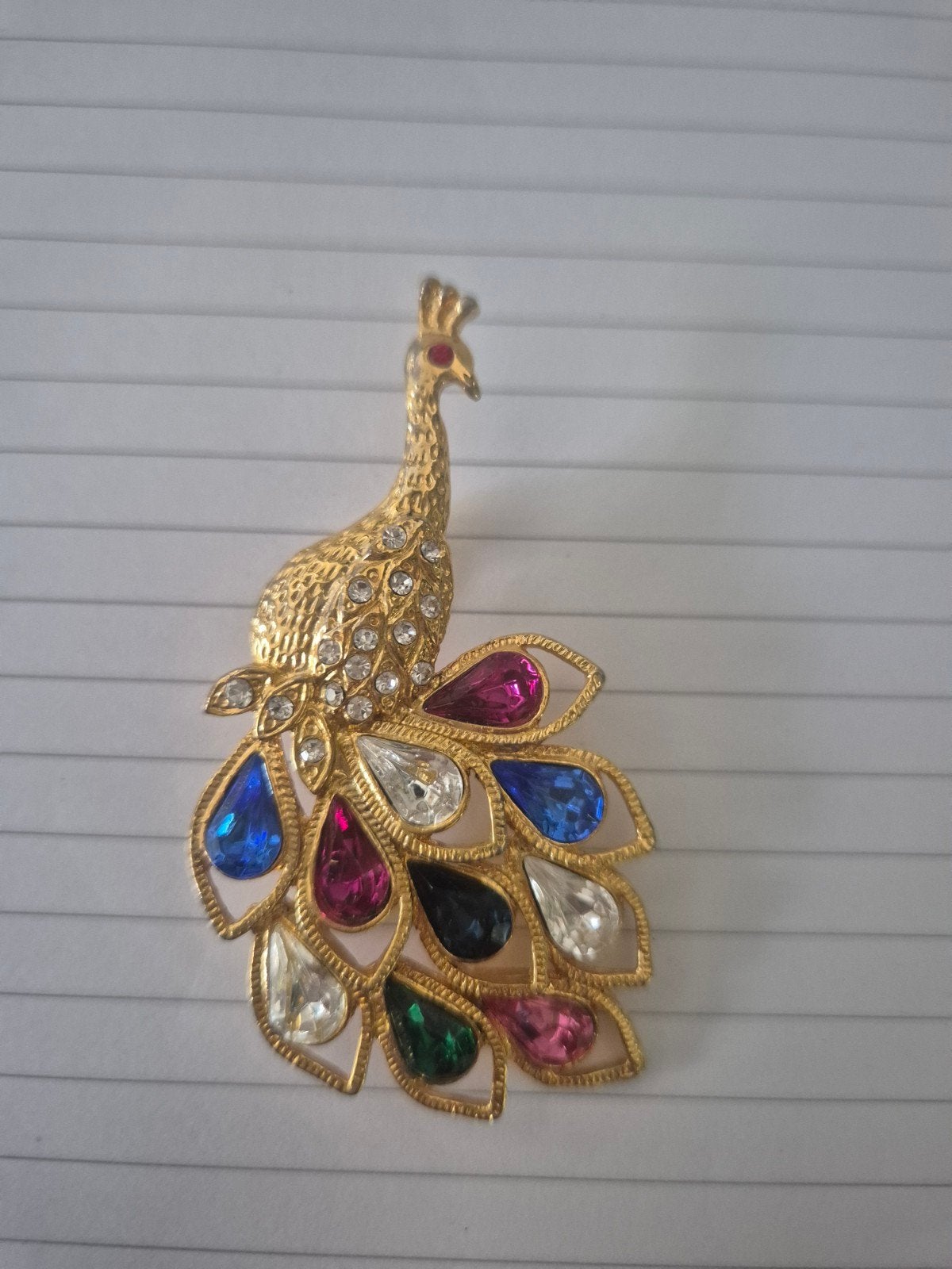 Vintage Pauw Broche met Kleurrijke Kristallen, Met kristal, Overige materialen, 4 tot 7 cm, Ophalen of Verzenden