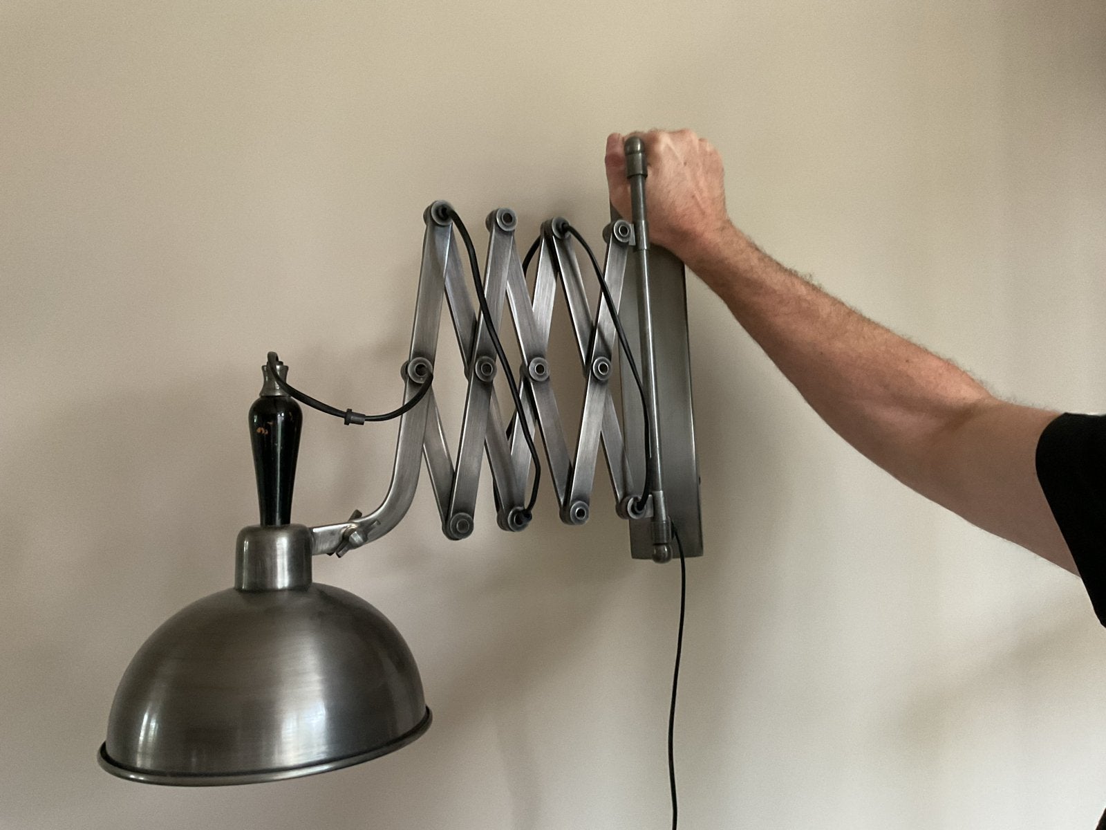 Uitschuifbare wandlamp met harmonica arm, Ophalen