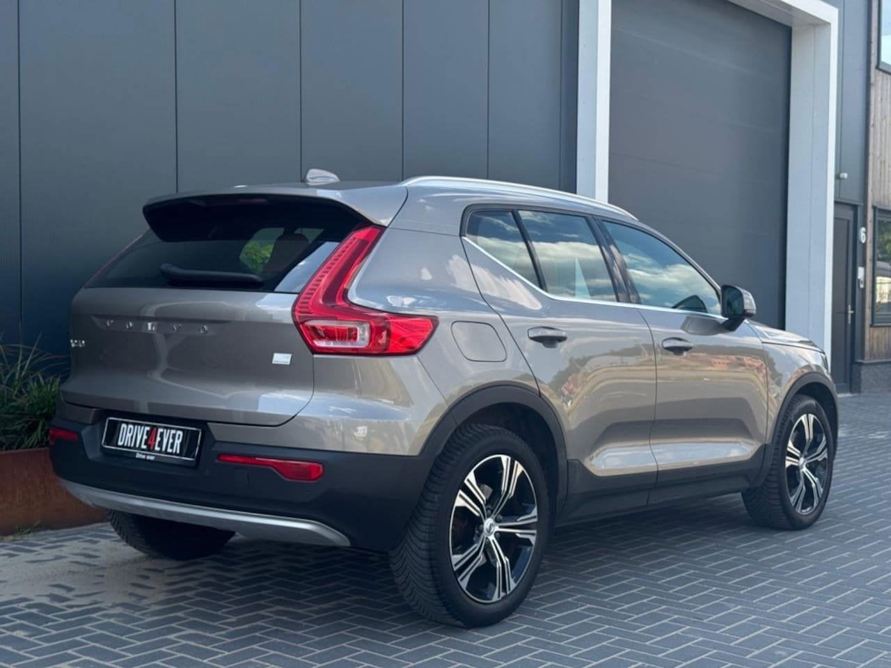 Volvo XC40 T5 Recharge 1.5 PHEV Inscription | Leder | Cruise, Auto's, Volvo, Gebruikt, Met garantie (alle), Automatische klimaatregeling