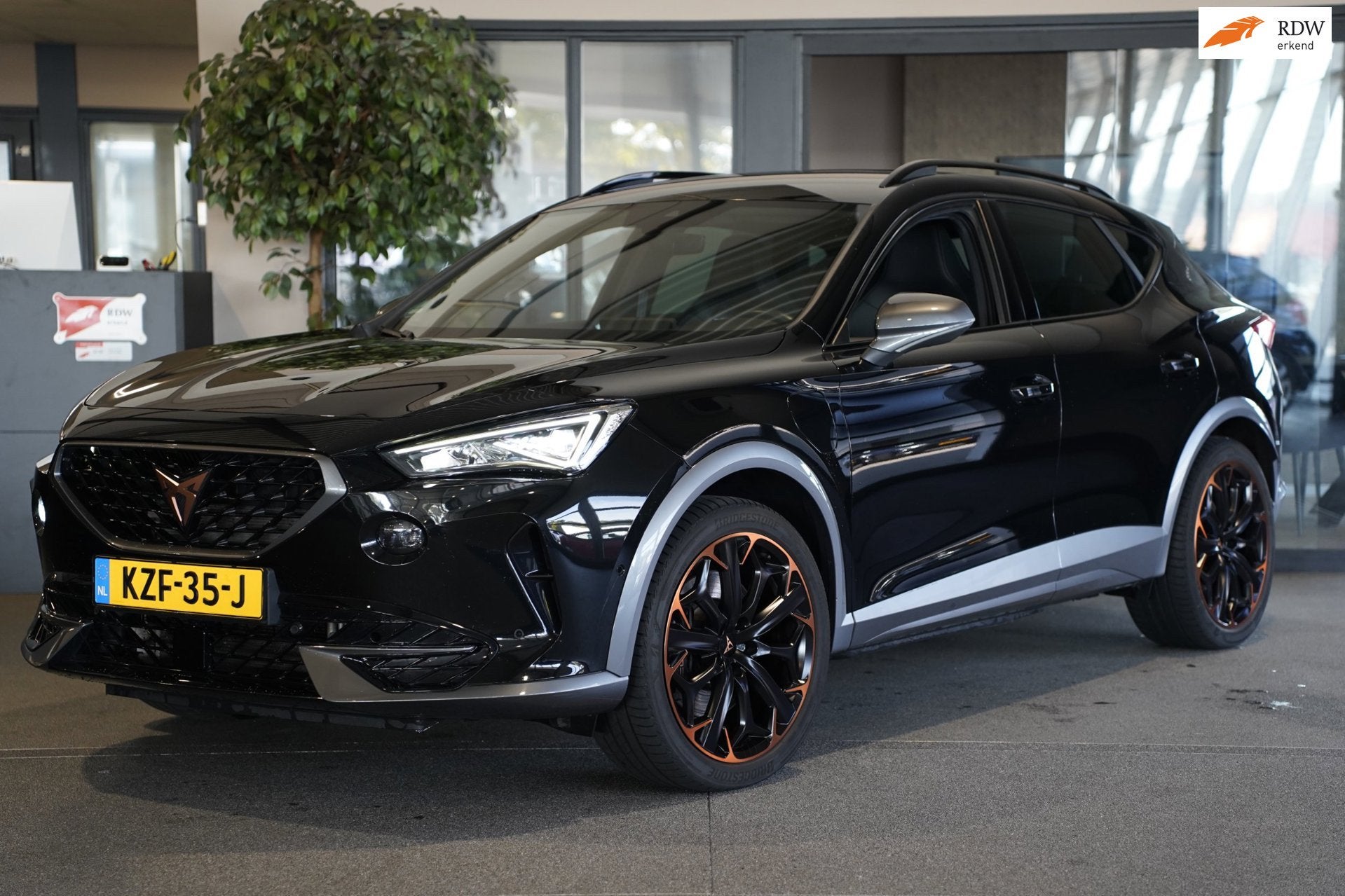 CUPRA Formentor 1.4 e-Hybrid VZ Copper 245PK Led SuperSport, Auto's, Dealer onderhouden, Gebruikt, Zwart, 4 cilinders