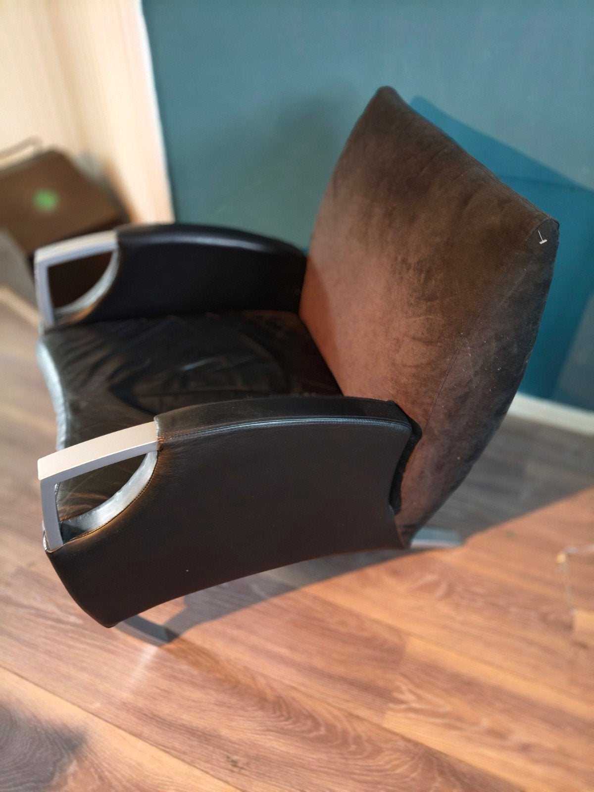 Moderne leren/alcantara fauteuil - zwart, zeer goede staat, Ophalen, Zo goed als nieuw, Leer, Modern