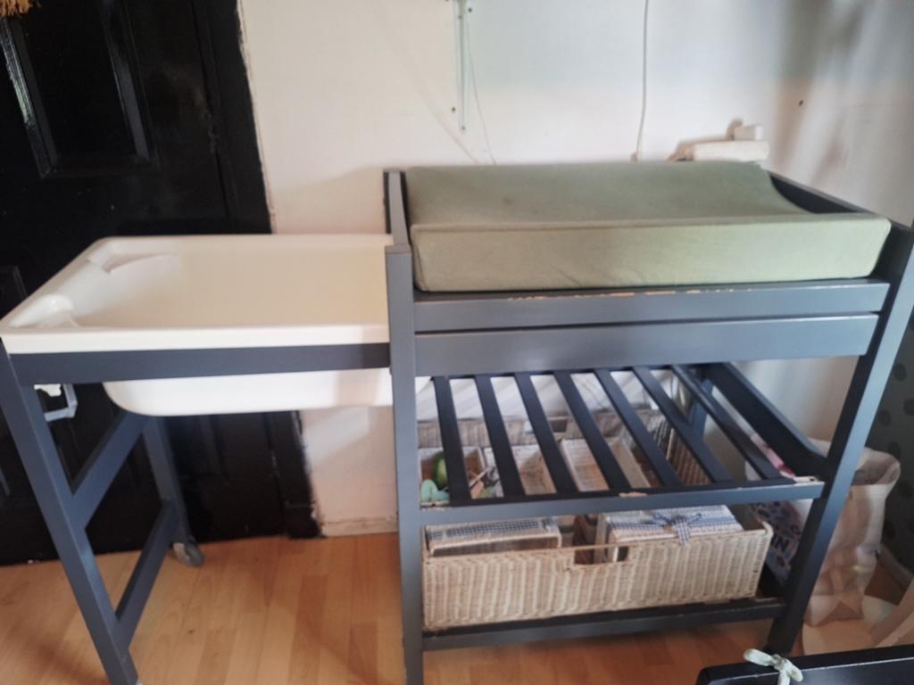 Commode met badje en aankleedkussen, Gebruikt, Aankleedkussen, Standaard, Ophalen