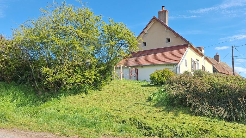 Boerderijtje 1870 Ternant58, 15km ten zuiden van de Morvan, Nederland