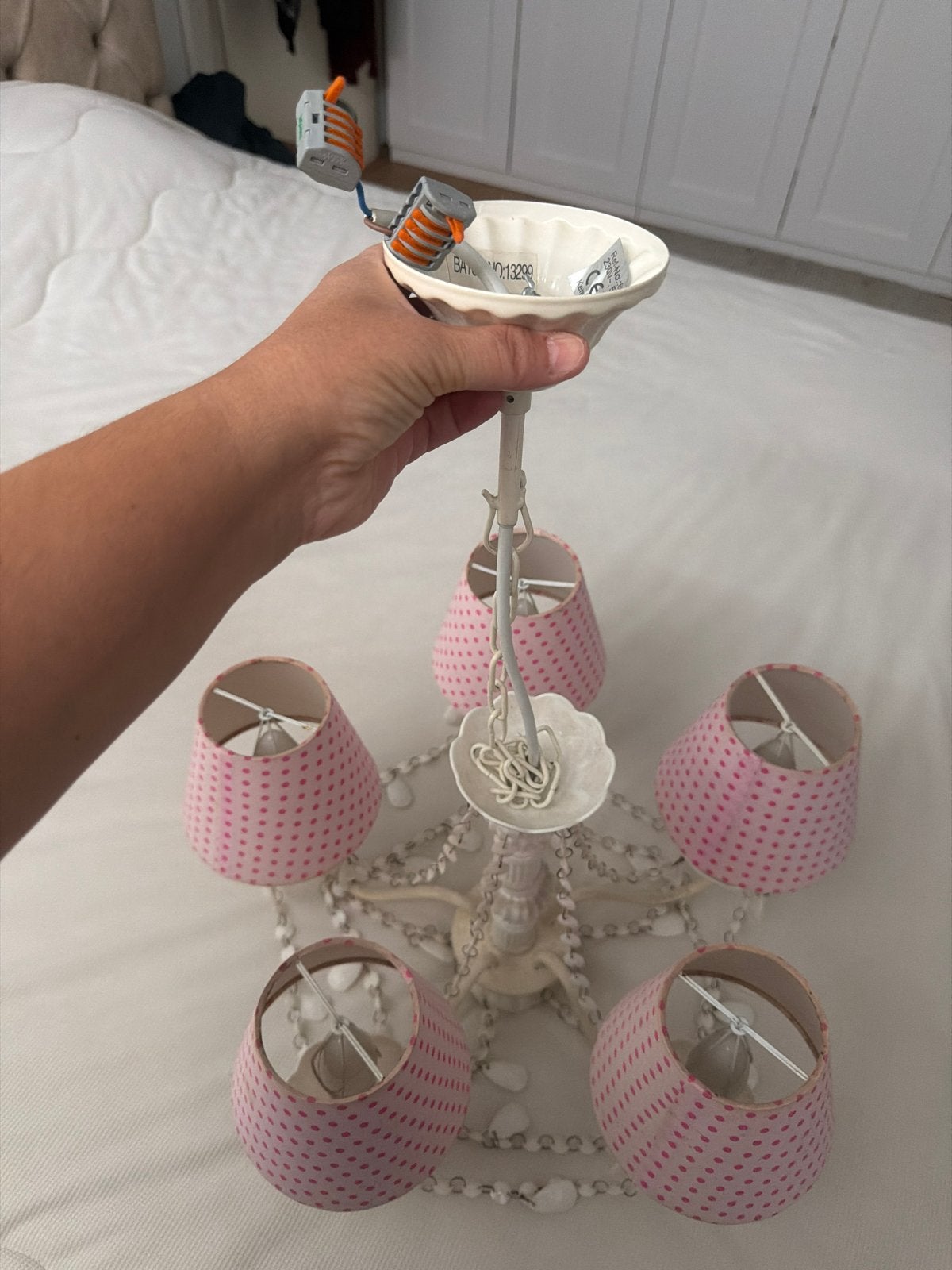 Roze kinder kroonluchter met stippen en kralen, Ophalen, Gebruikt, Metaal, E14 (klein)