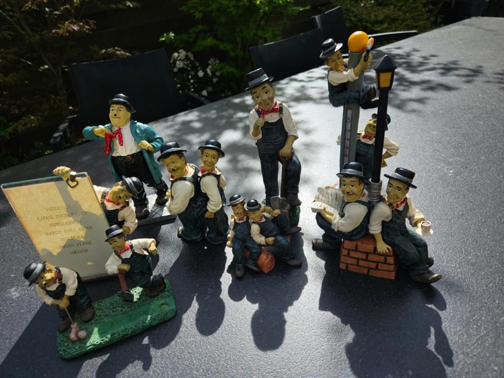 Verzameling van Laurel & Hardy beeldjes, Ophalen