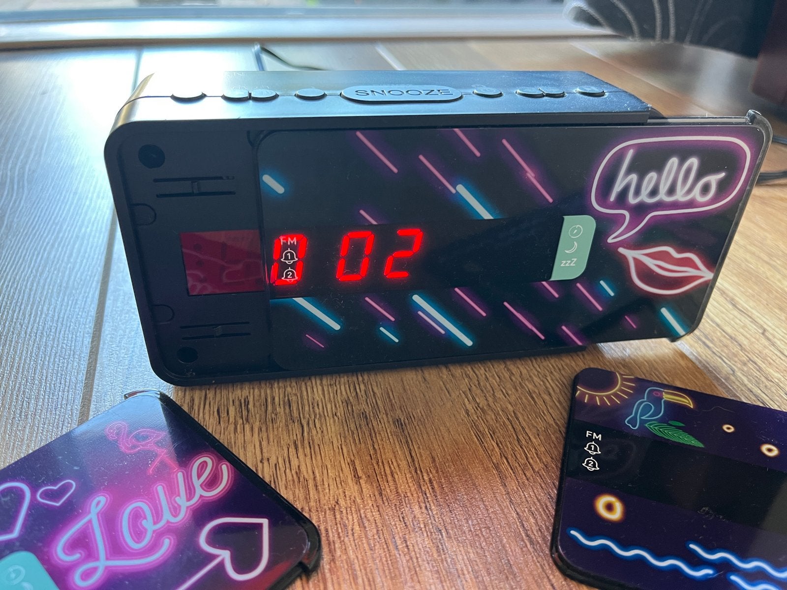 Wekkerradio met verwisselbare frontjes, Ophalen of Verzenden, Gebruikt, Digitaal