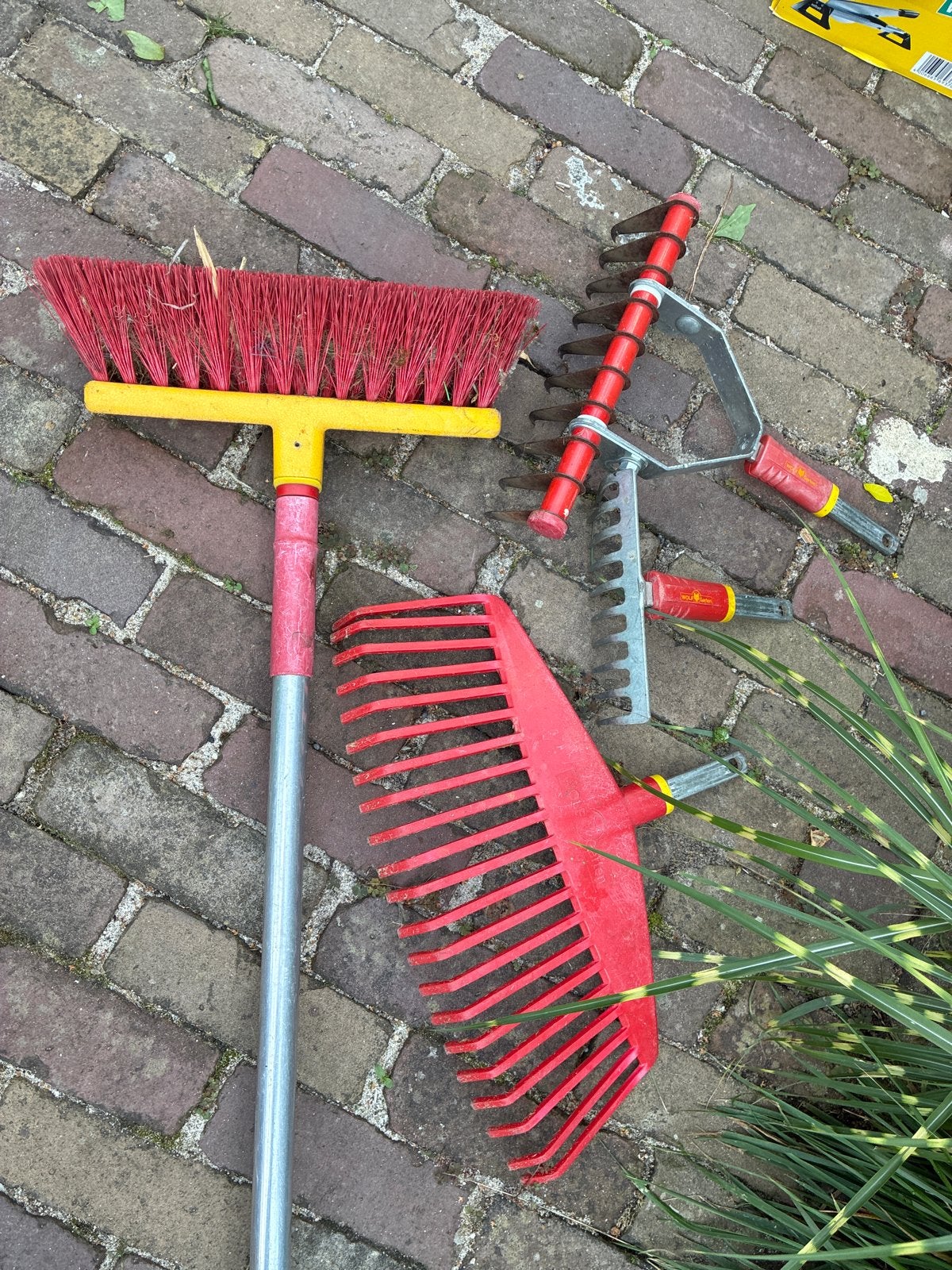 Tuin gereedschap set: bezem, hark en handharkjes, Ophalen, Gebruikt