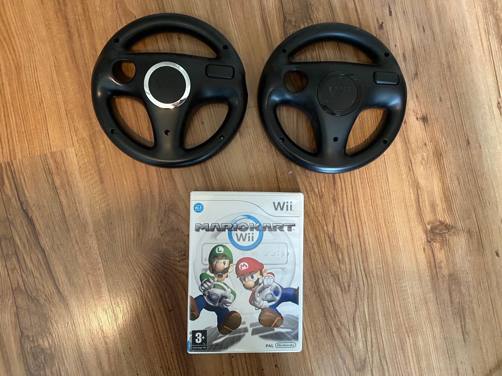 Mario Kart Wii + 2 originele stuurtjes, Ophalen of Verzenden, Zo goed als nieuw