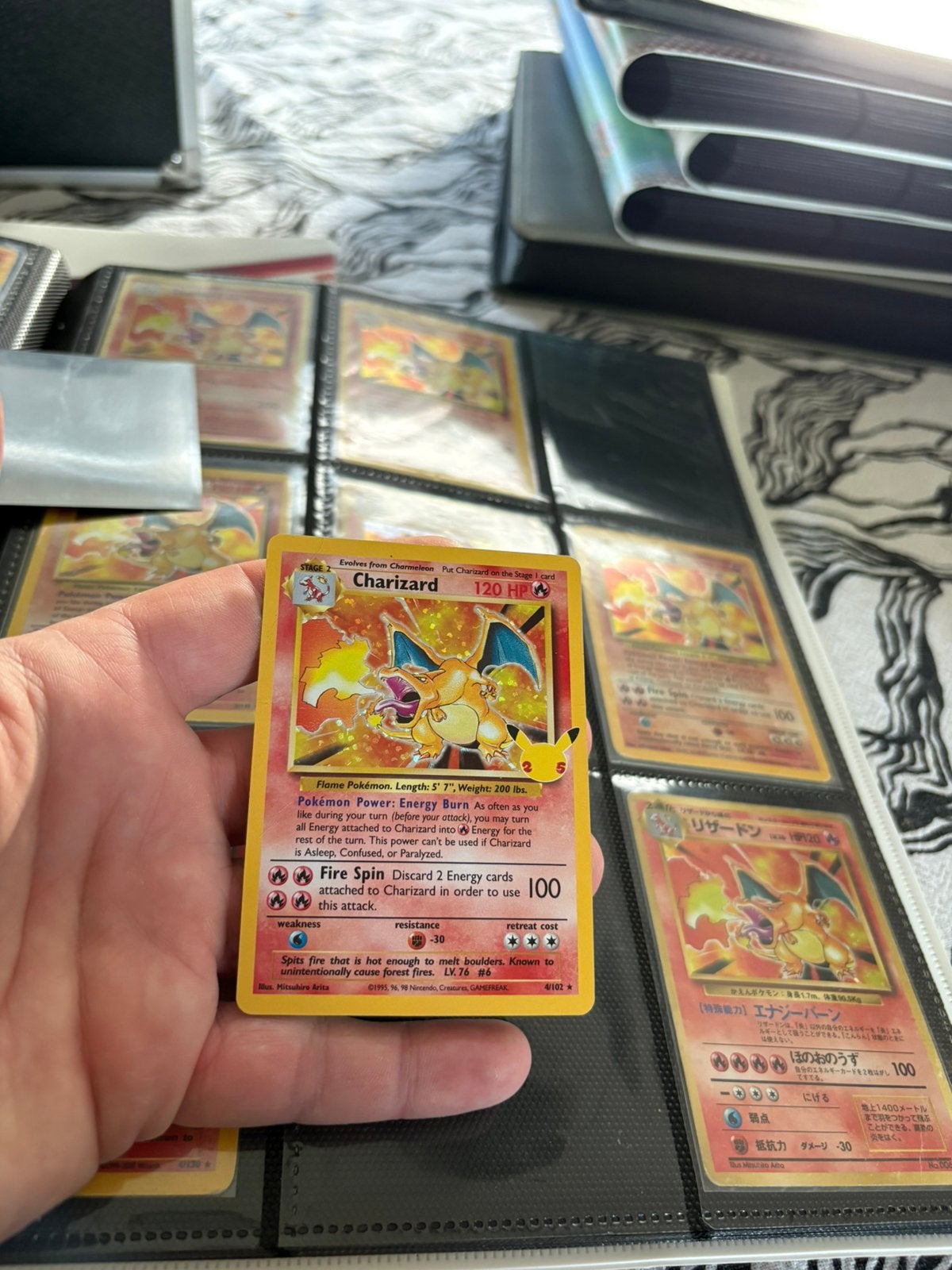 Charizard celebrations, Hobby en Vrije tijd, Verzamelkaartspellen | Pokémon, Ophalen of Verzenden, Zo goed als nieuw, Meerdere kaarten