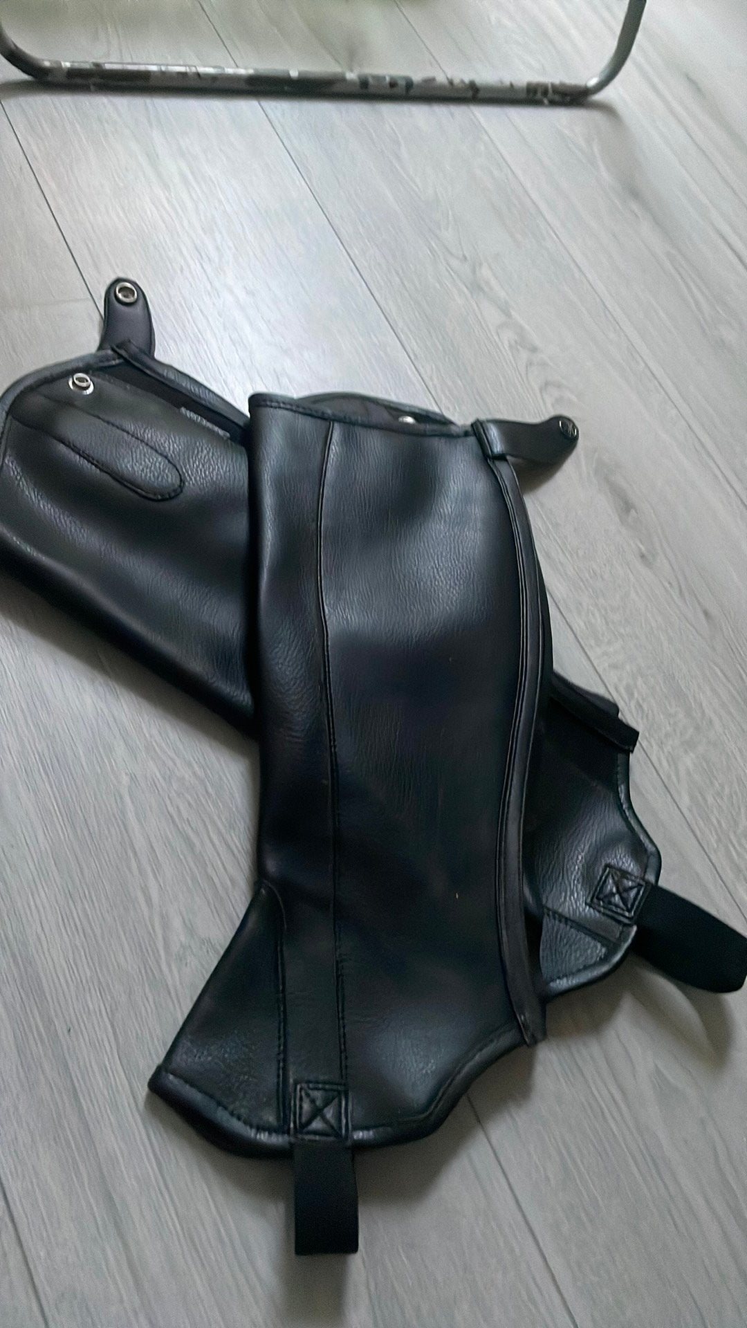 Harry’s horse chaps, Ophalen