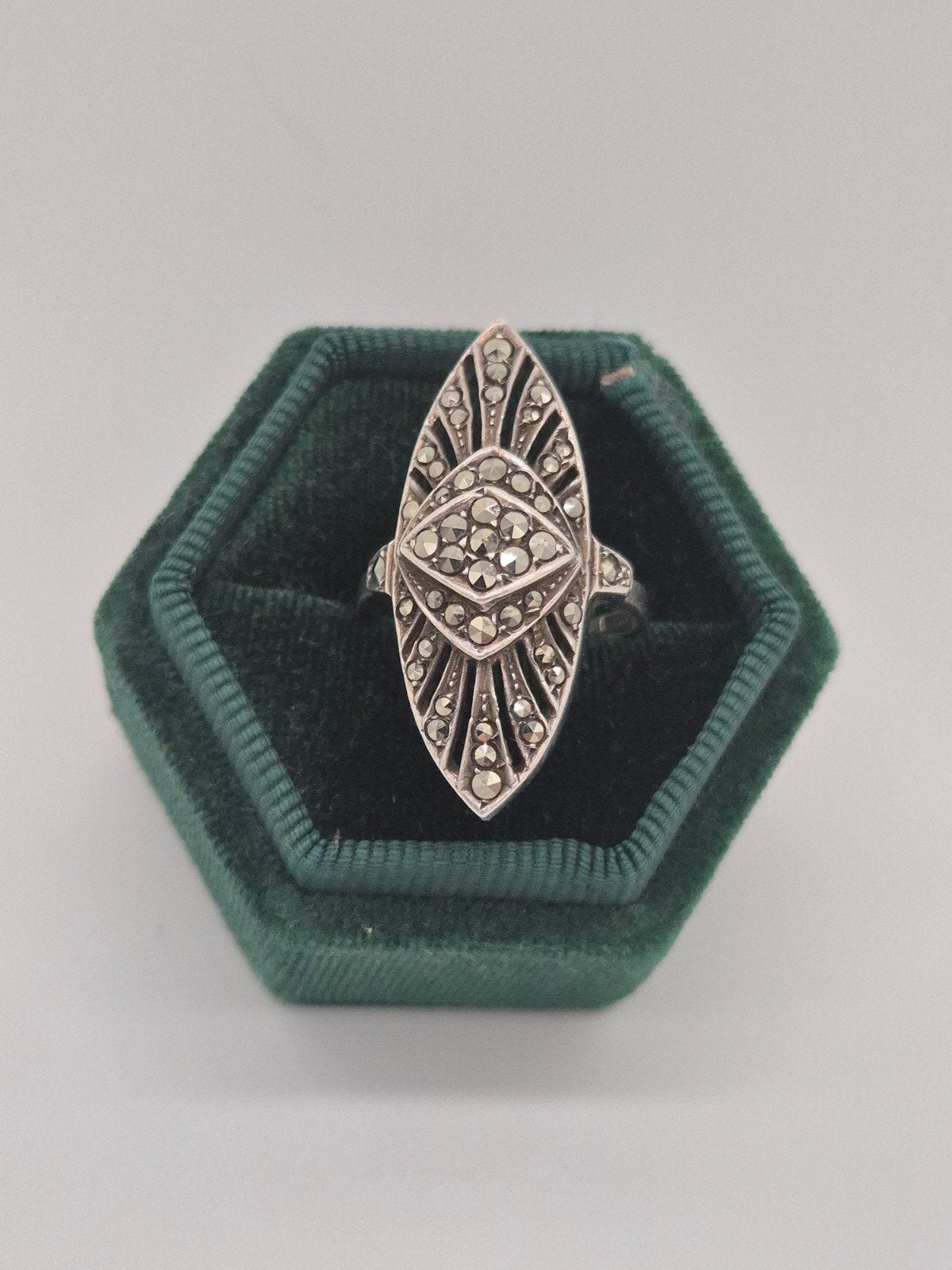 Prachtige Art Deco stijl ring met markasietjes - maat 17, Gebruikt, Verzenden, 17 tot 18, Met edelsteen