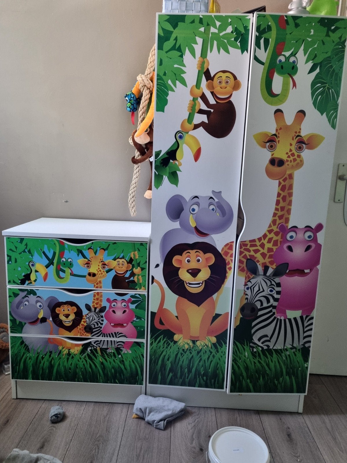 Hangkast en commode met jungle thema, Kinderen en Baby's, Kinderkamer | Commodes en Kasten, Gebruikt, 50 tot 70 cm, 105 cm of meer