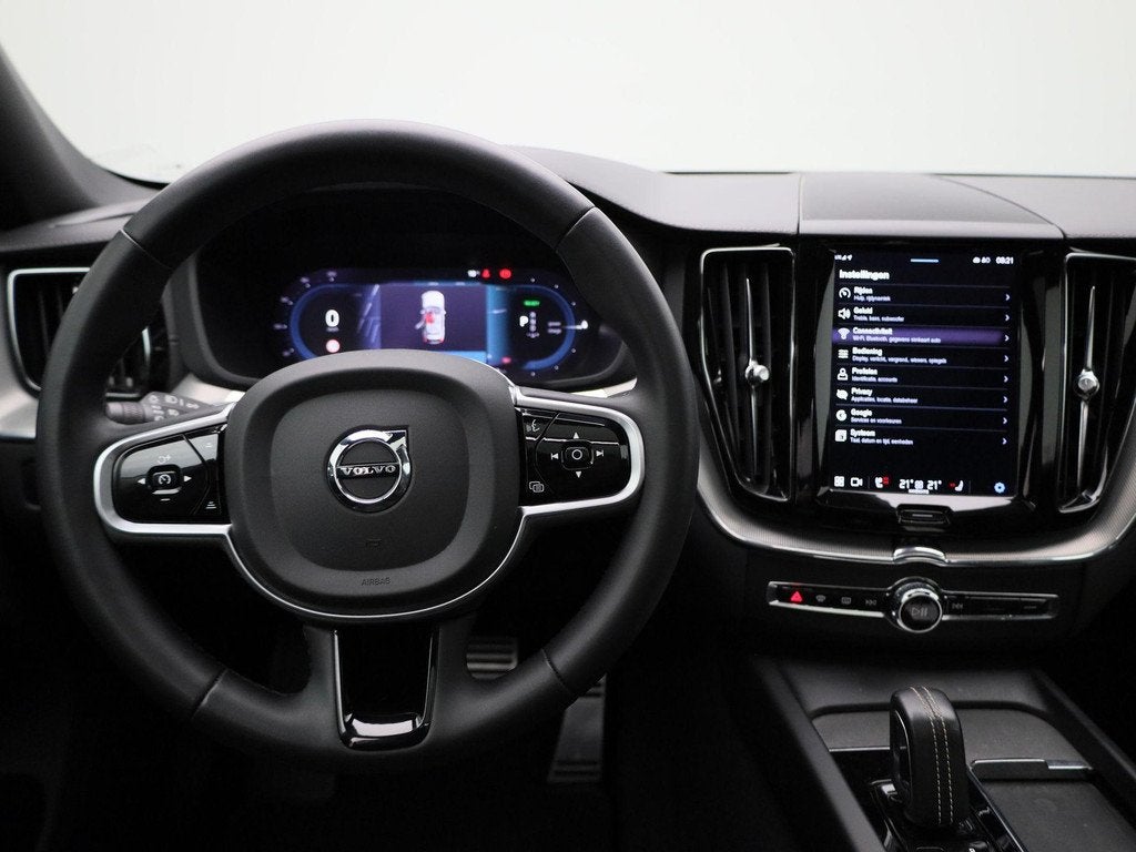 Volvo XC60 2.0 T8 Plug-in hybrid AWD Plus Dark | Panoramadak, Auto's, Automaat, 12 maanden, Gebruikt, Euro 6