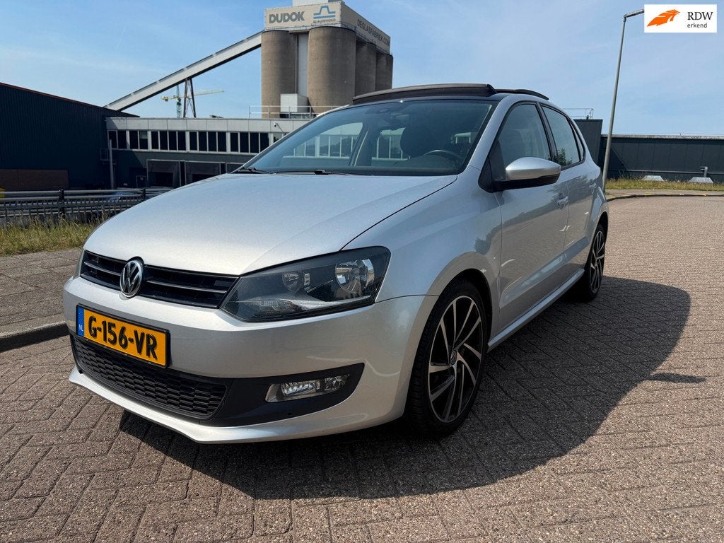 Volkswagen Polo 1.4-16V Highline_AUTOMAAT_OPENDAK_NETTE AUTO, Gebruikt, 4 cilinders, Bedrijf, Grijs