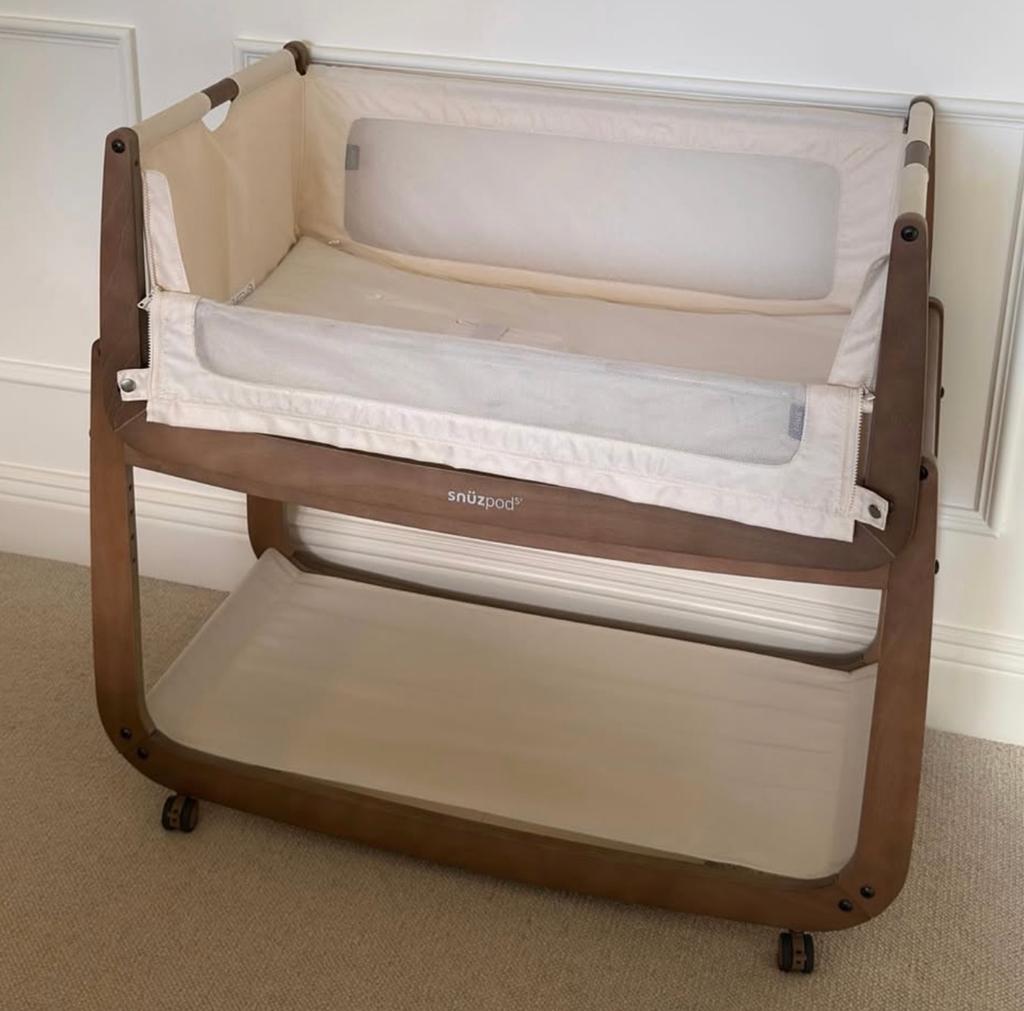 Co-sleeper Snuzpod5 walnoot, Kinderen en Baby's, Babywiegjes en Ledikanten, Ophalen, Zo goed als nieuw, Wieg