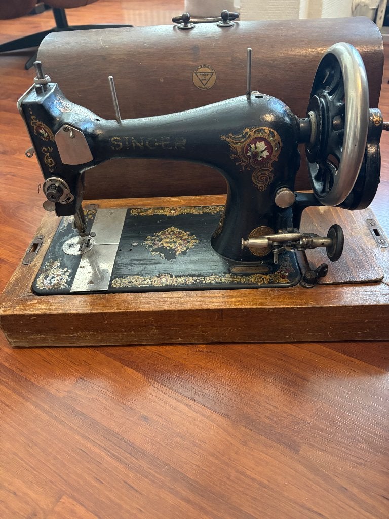 Antieke Singer handnaaimachine met houten koffer, Ophalen