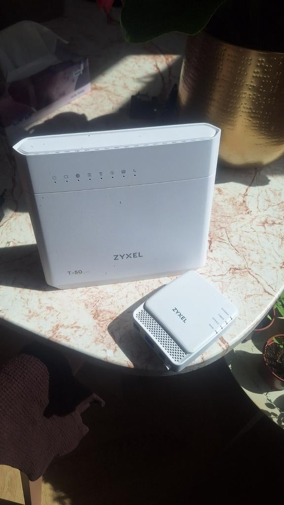 Zyxel T50 Router Set - Compleet voor Thuisnetwerk, Ophalen of Verzenden, Gebruikt, Router met modem, Zyxel