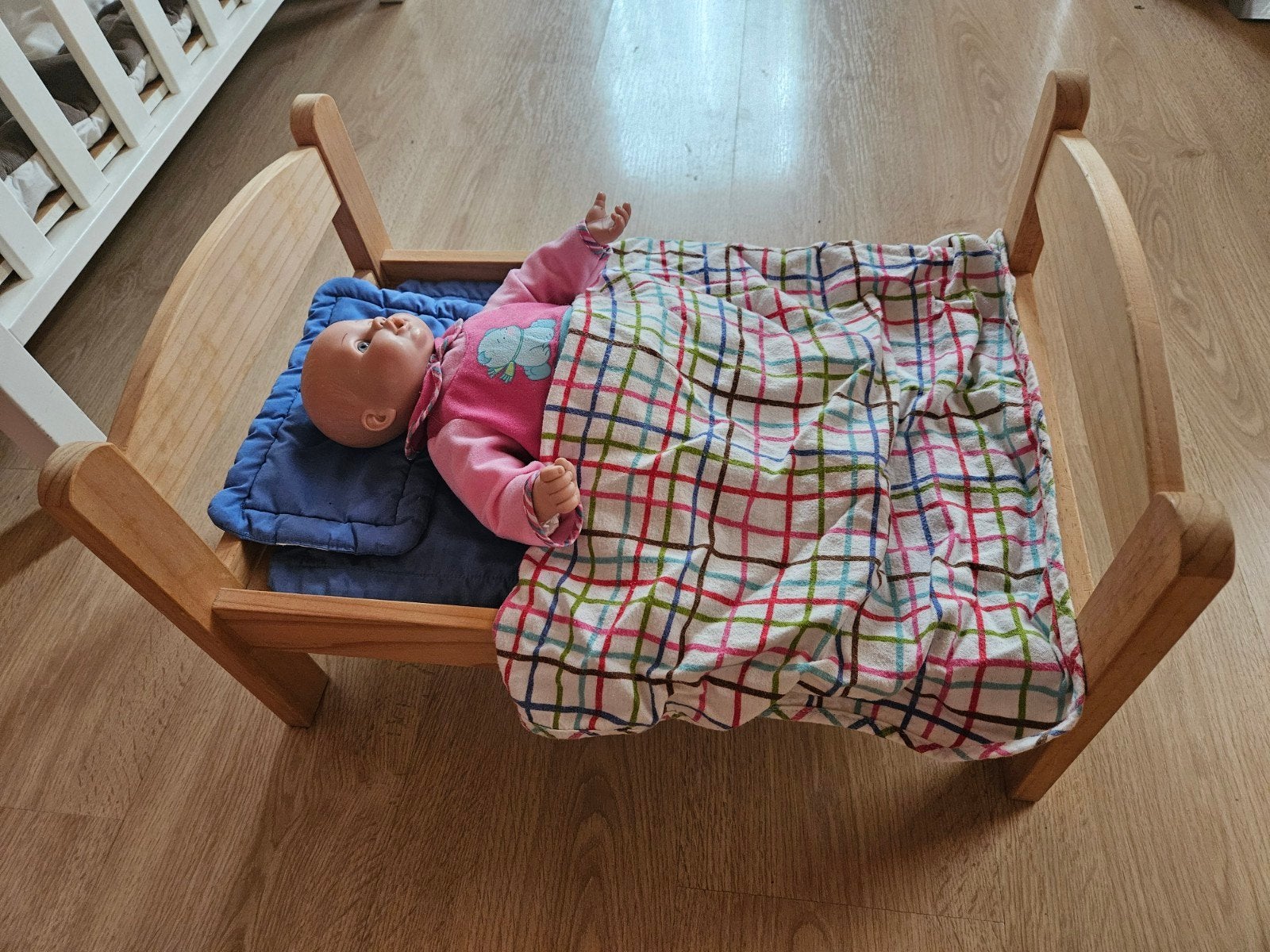Ikea duktig poppenbed met babypop, Ophalen of Verzenden, Zo goed als nieuw, Babypop