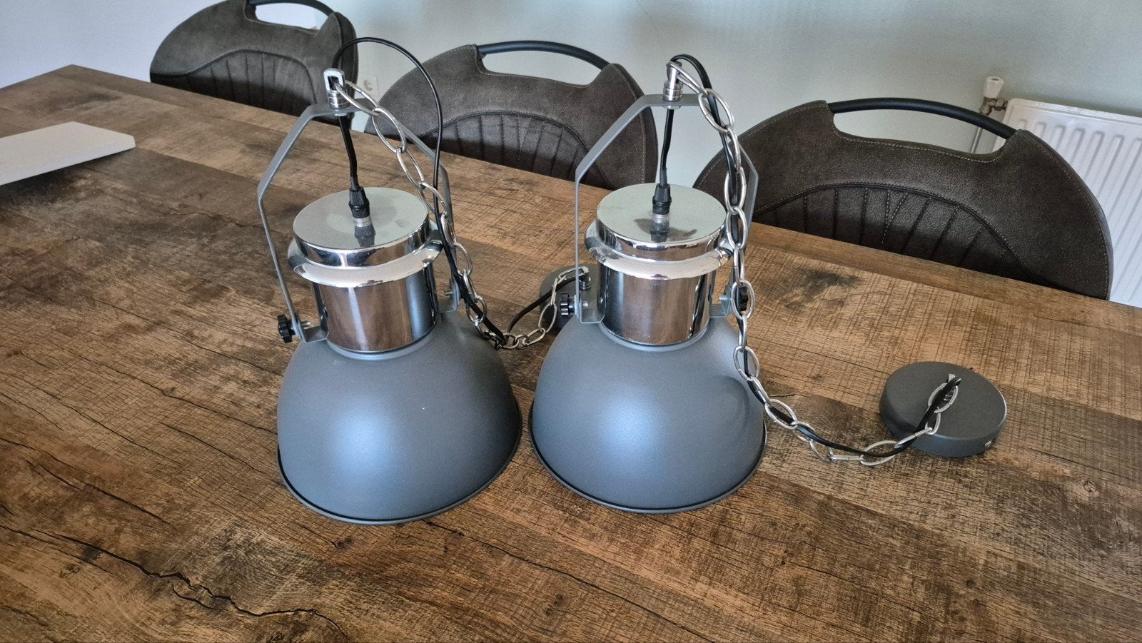 Set van 2 industriële hanglampen met houten plank., Zo goed als nieuw, Industrieel, Hout, E27 (groot)