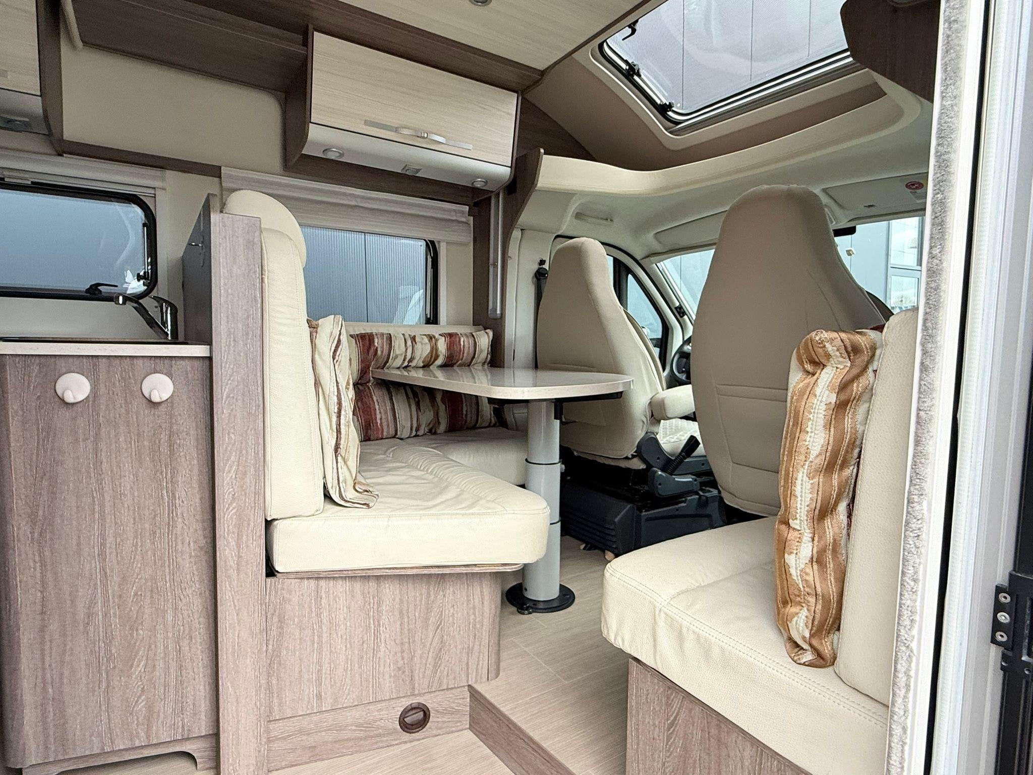 Burstner Bt7453 Queensbed / trekhaak / topstaat, 7 tot 8 meter, Bedrijf, Bürstner, 7 tot 8 meter