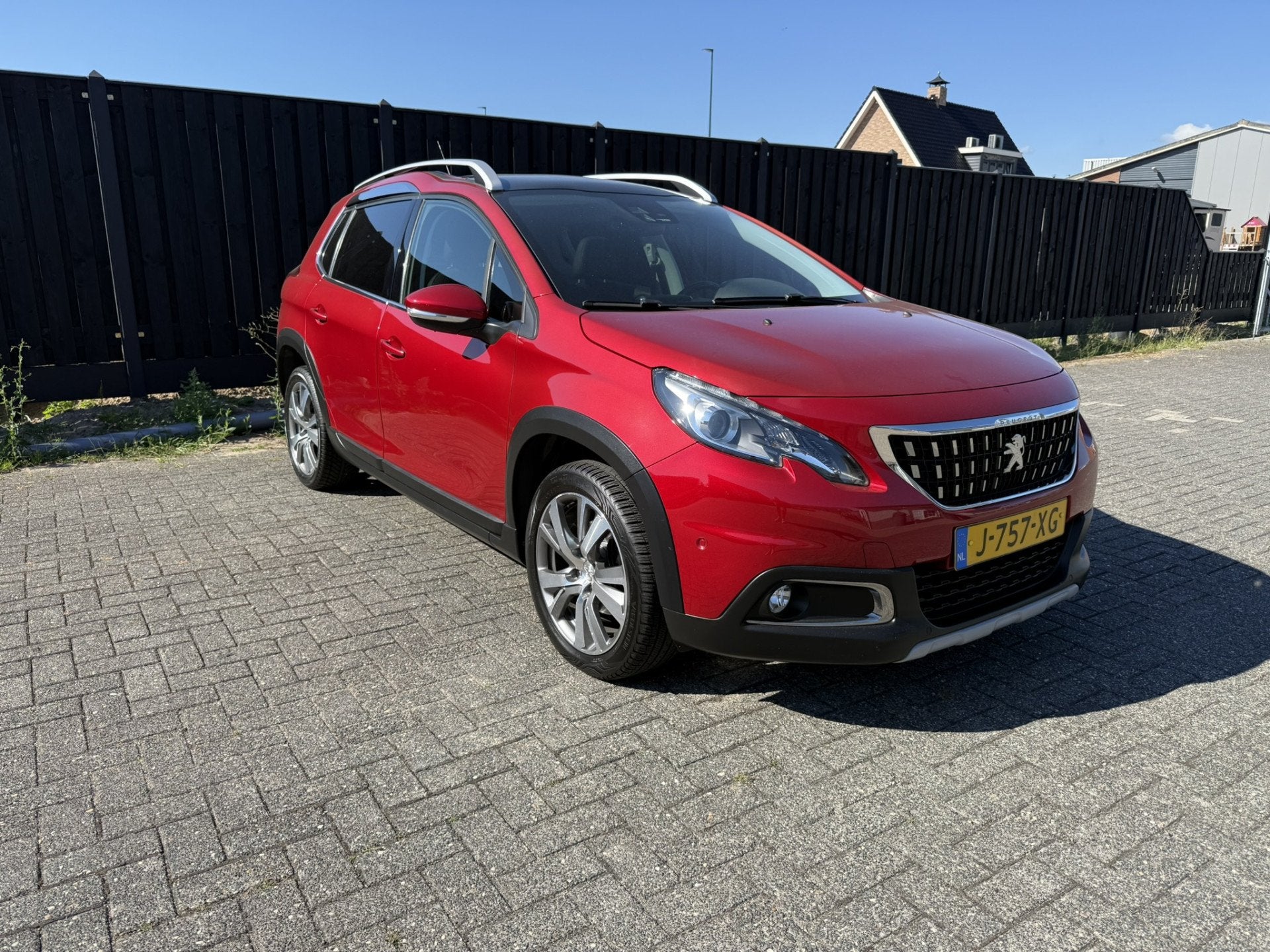 Peugeot 2008 1.2 PureTech GT-Line | AUTOMAAT | PDC | CAMERA, Auto's, Peugeot, 1199 cc, Leder en Stof, Bedrijf, 630 kg