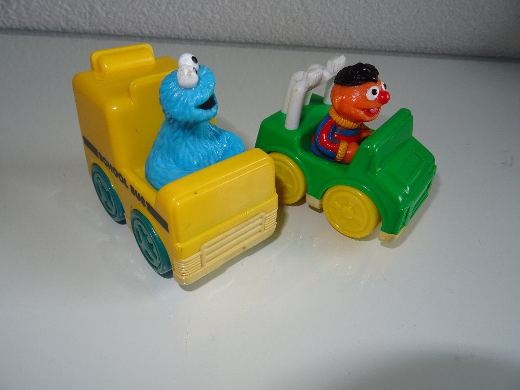 Vintige - 2  Auto's van TYCO met Ernie en Koekiemonster, Ophalen, Zo goed als nieuw